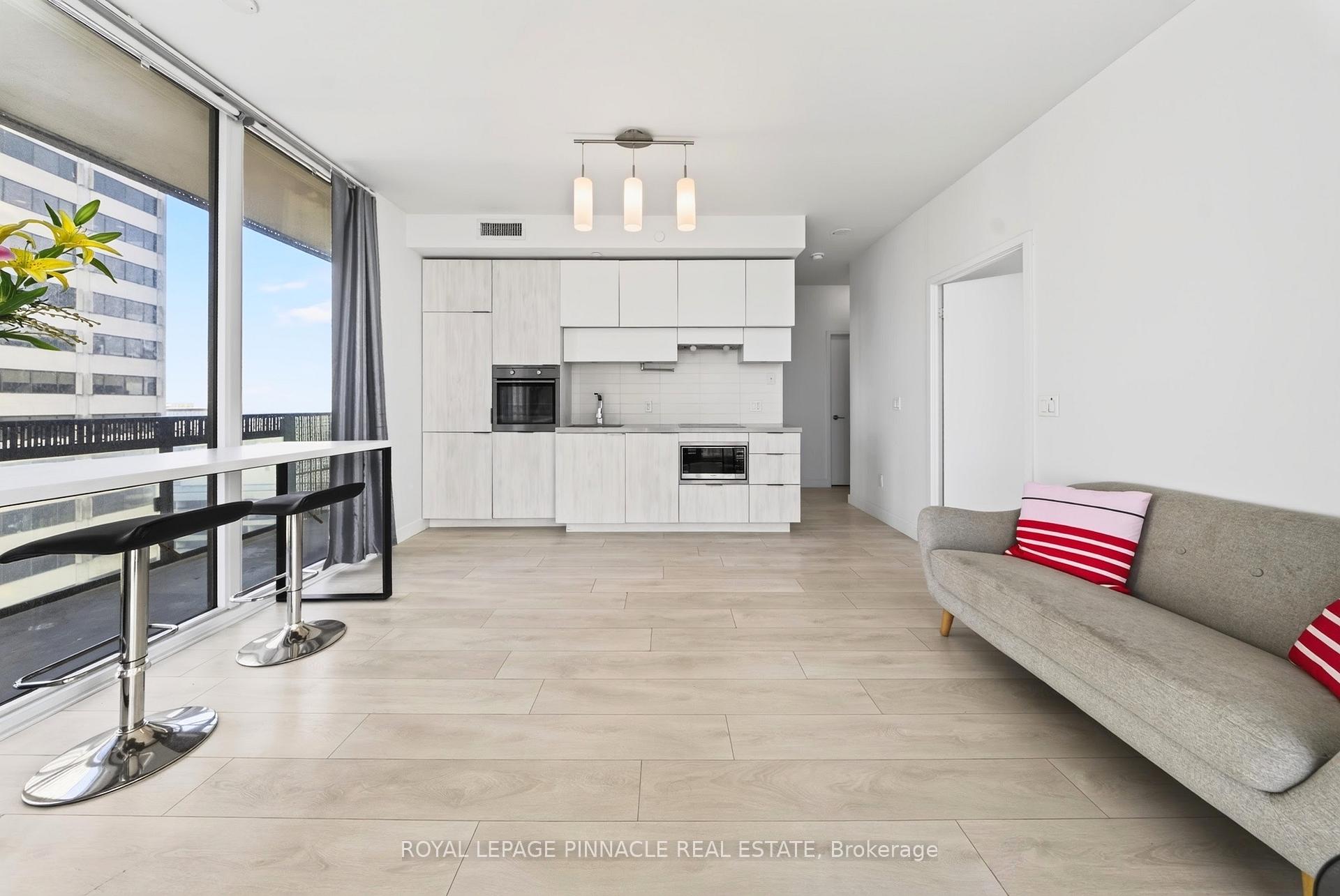 Photo 25 of Unit 2002, 8 Eglinton Avenue E, Toronto, Mount Pleasant West — HOMEH