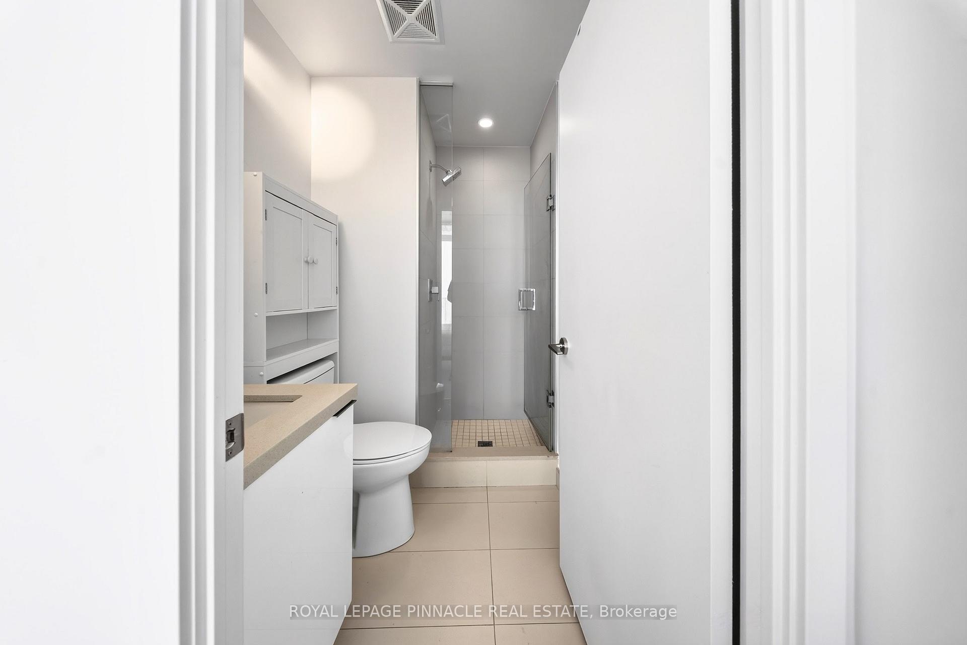 Photo 32 of Unit 2002, 8 Eglinton Avenue E, Toronto, Mount Pleasant West — HOMEH