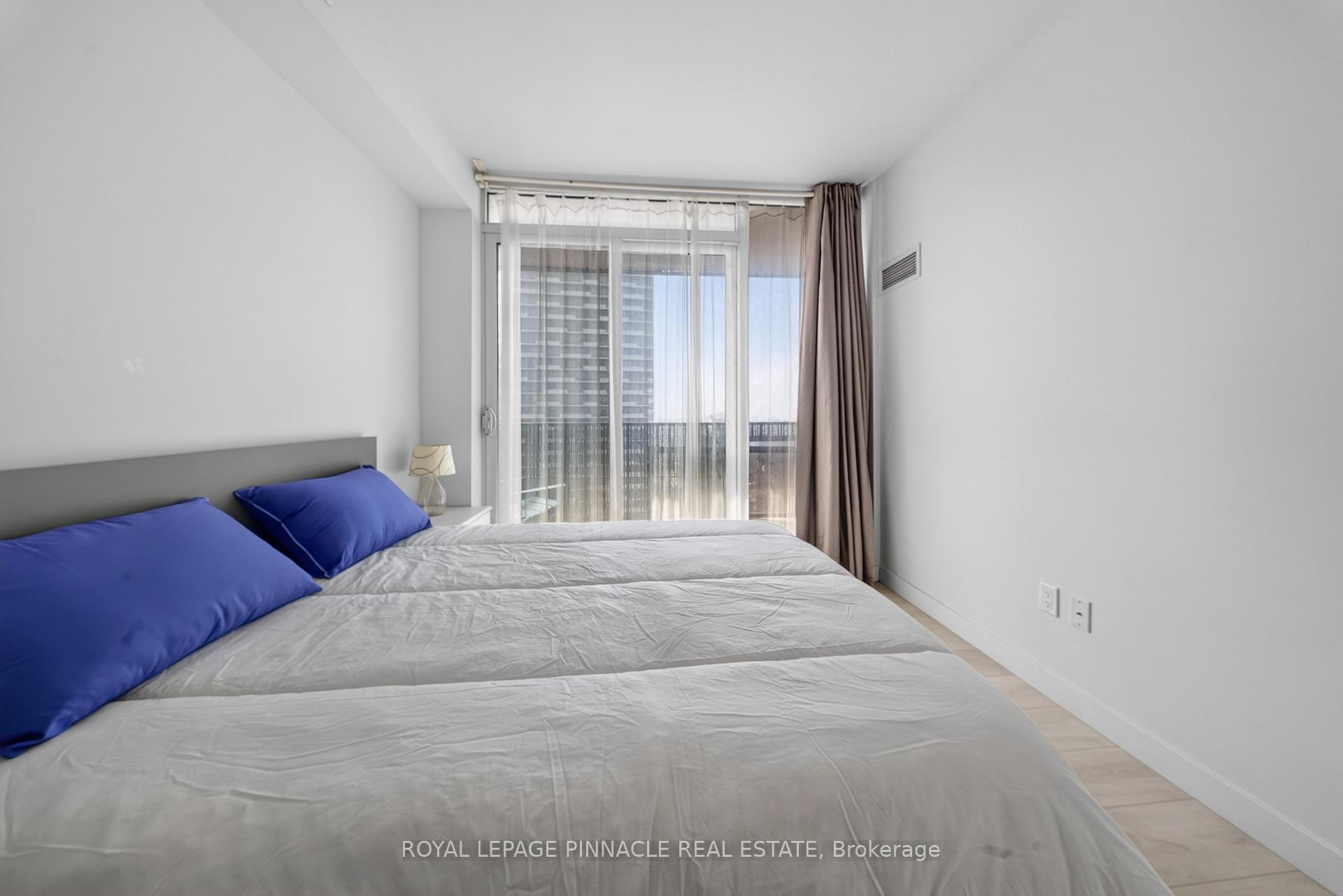 Photo 34 of Unit 2002, 8 Eglinton Avenue E, Toronto, Mount Pleasant West — HOMEH
