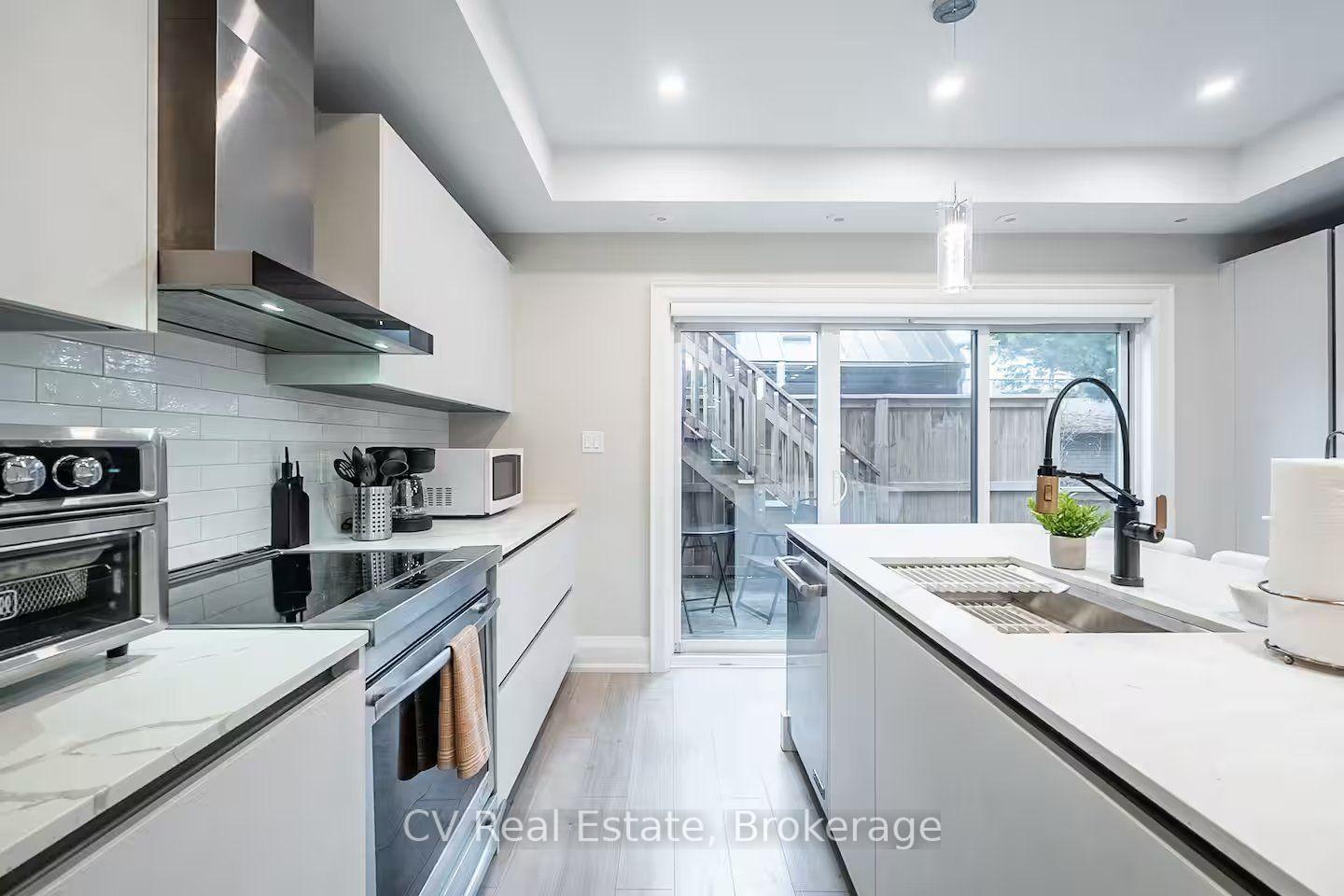 Photo 8 of Unit 2, 207 Perth Avenue, Toronto, Dovercourt-Wallace Emerson-Junction — HOMEH