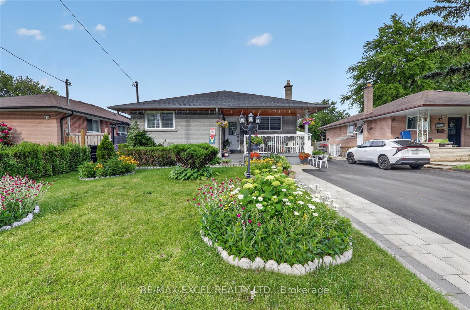 Photo 2 of 62 Sundance Crescent, Scarborough, Woburn — HOMEH