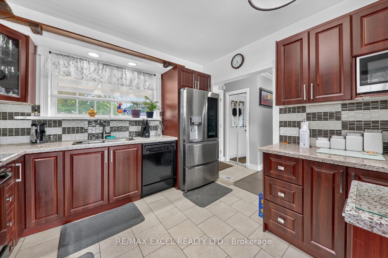 Photo 7 of 62 Sundance Crescent, Scarborough, Woburn — HOMEH