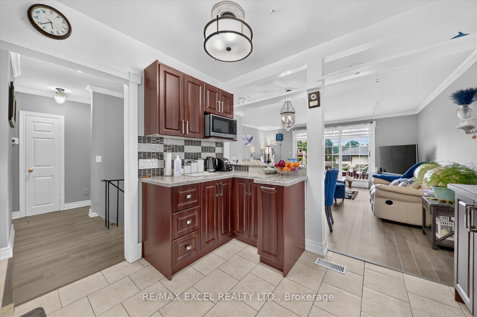 Photo 9 of 62 Sundance Crescent, Scarborough, Woburn — HOMEH