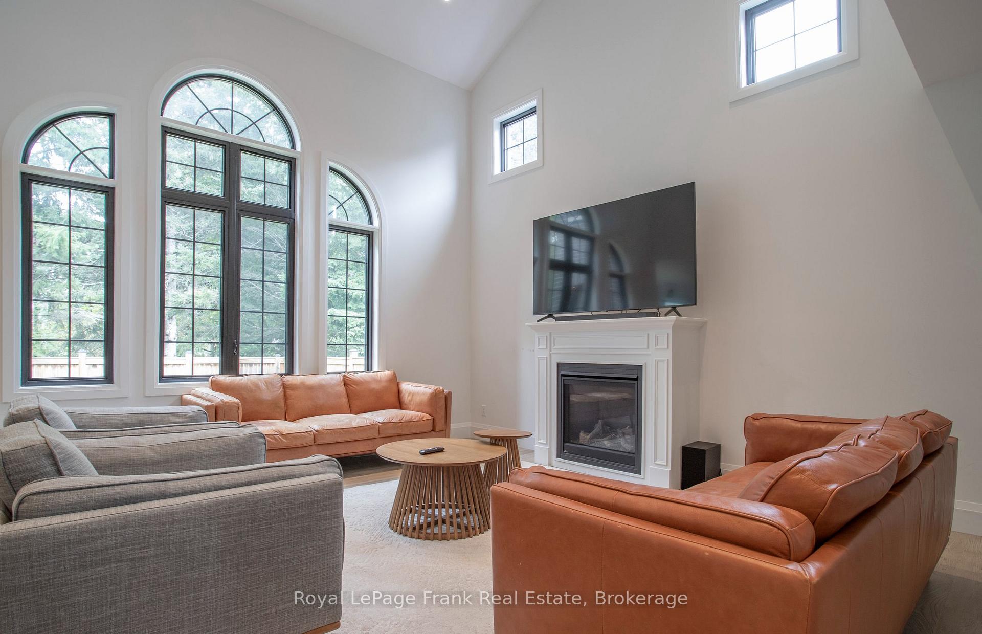 Photo 9 of 352 Northglen Boulevard, Clarington, Bowmanville — HOMEH