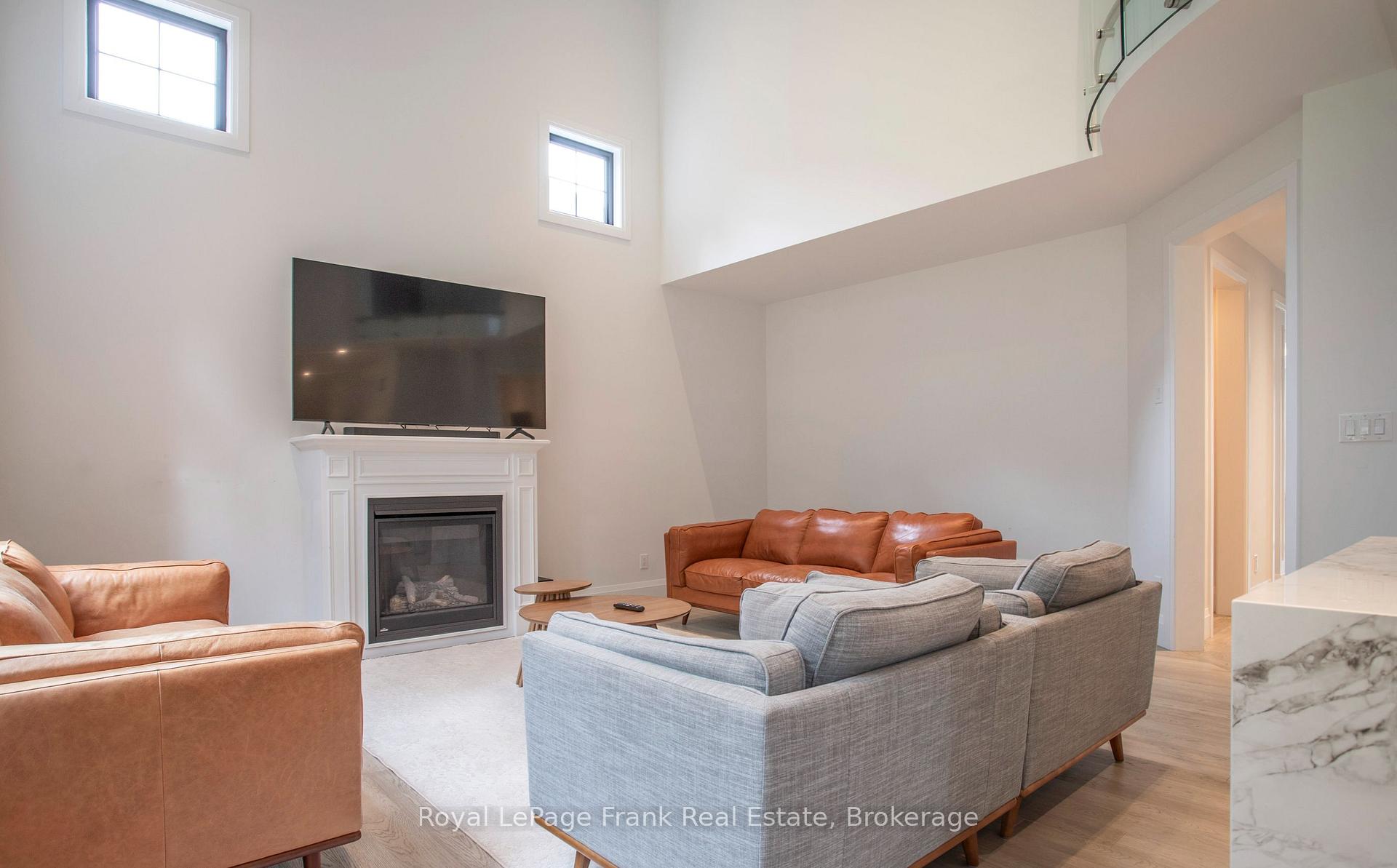 Photo 10 of 352 Northglen Boulevard, Clarington, Bowmanville — HOMEH