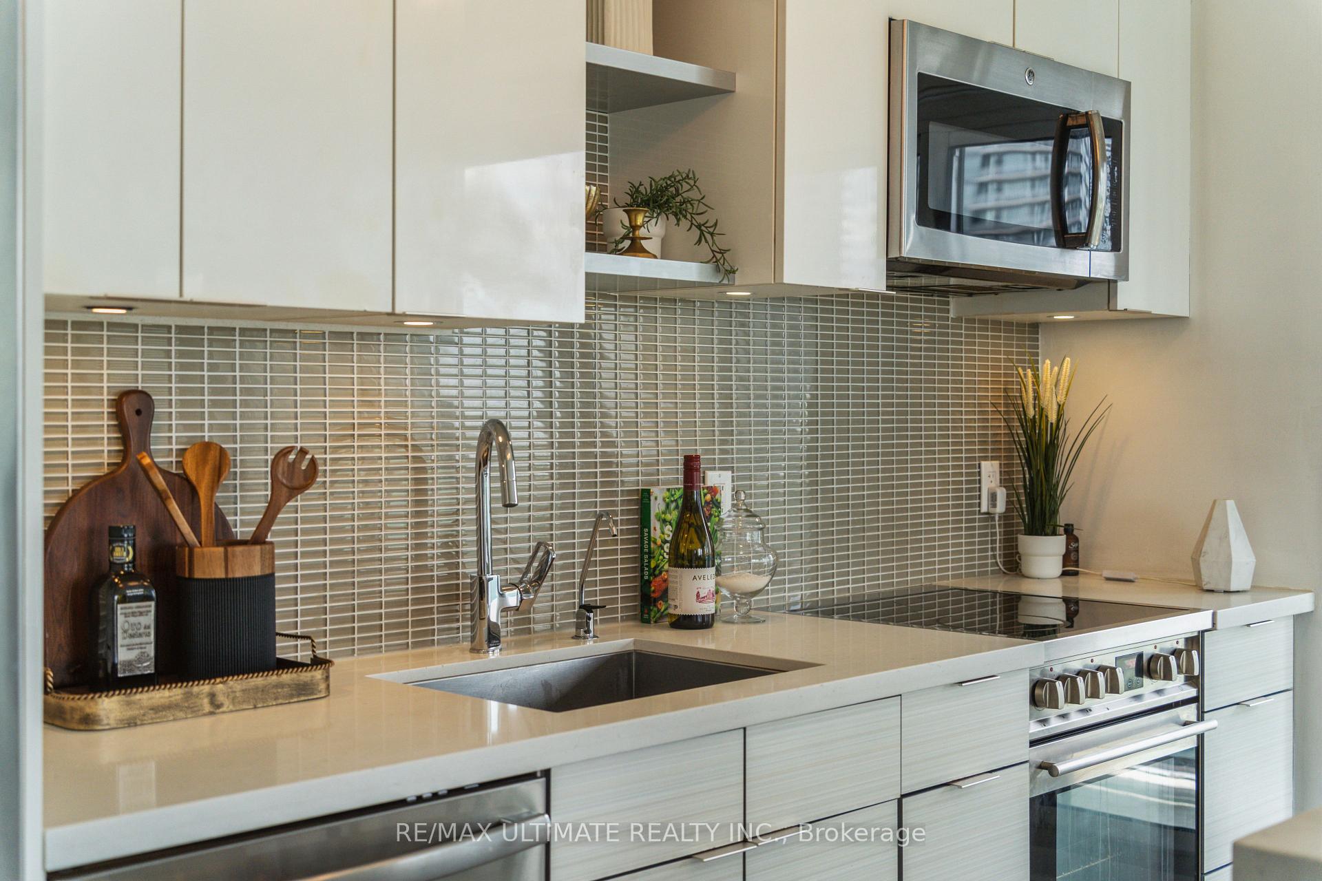 Photo 5 of Unit 1003, 33 Shore Breeze Drive, Etobicoke, Mimico — HOMEH