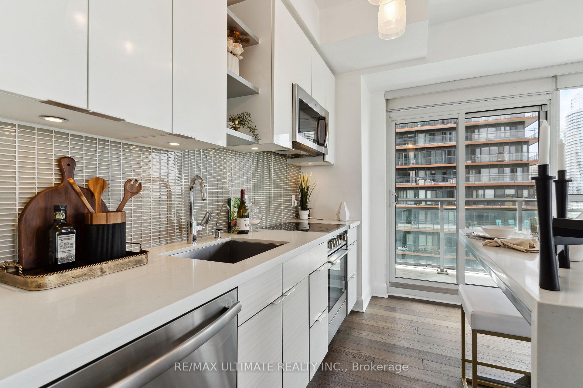 Photo 6 of Unit 1003, 33 Shore Breeze Drive, Etobicoke, Mimico — HOMEH