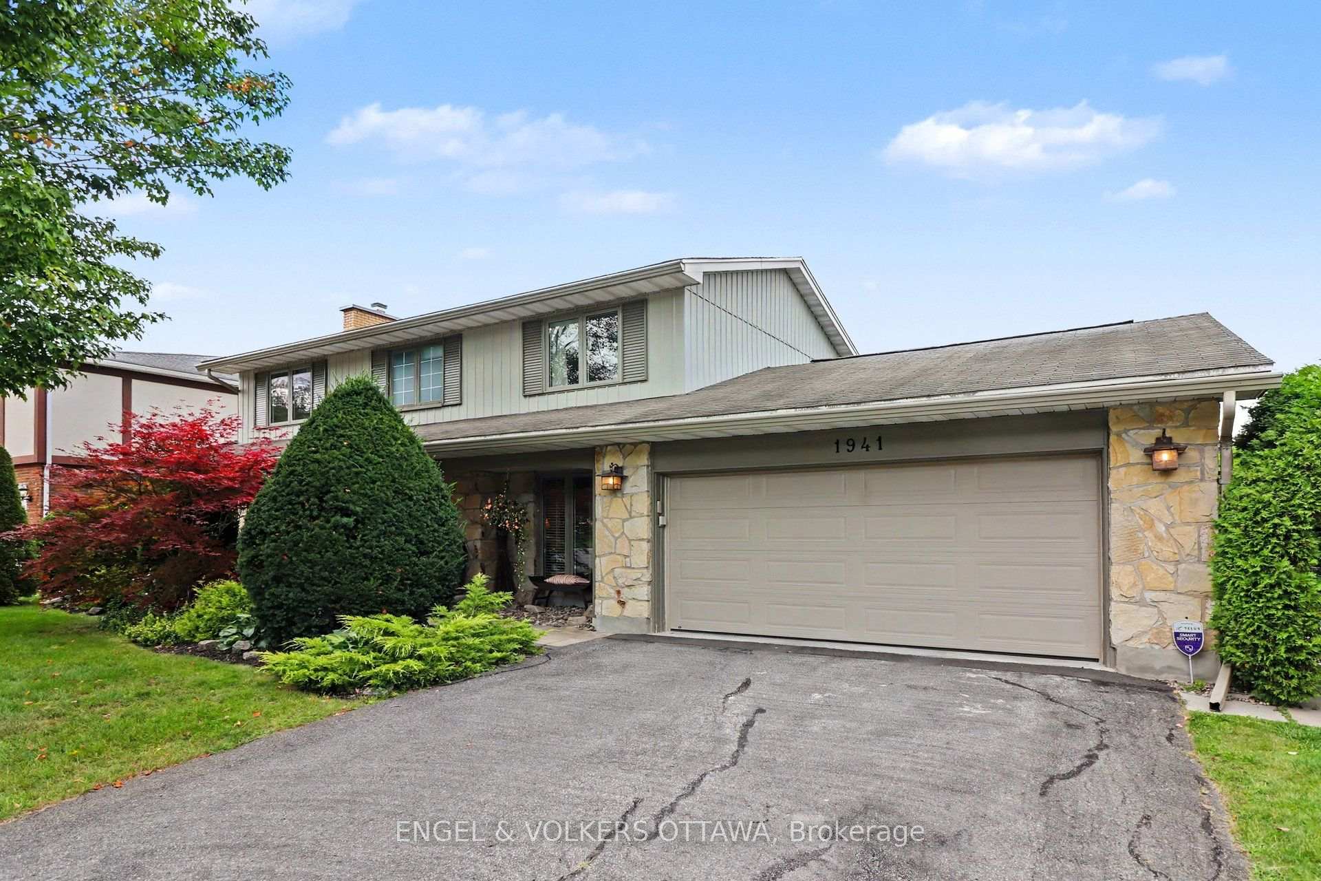 Photo 2 of 1941 Naskapi Drive, Ottawa, Beaconwood — HOMEH