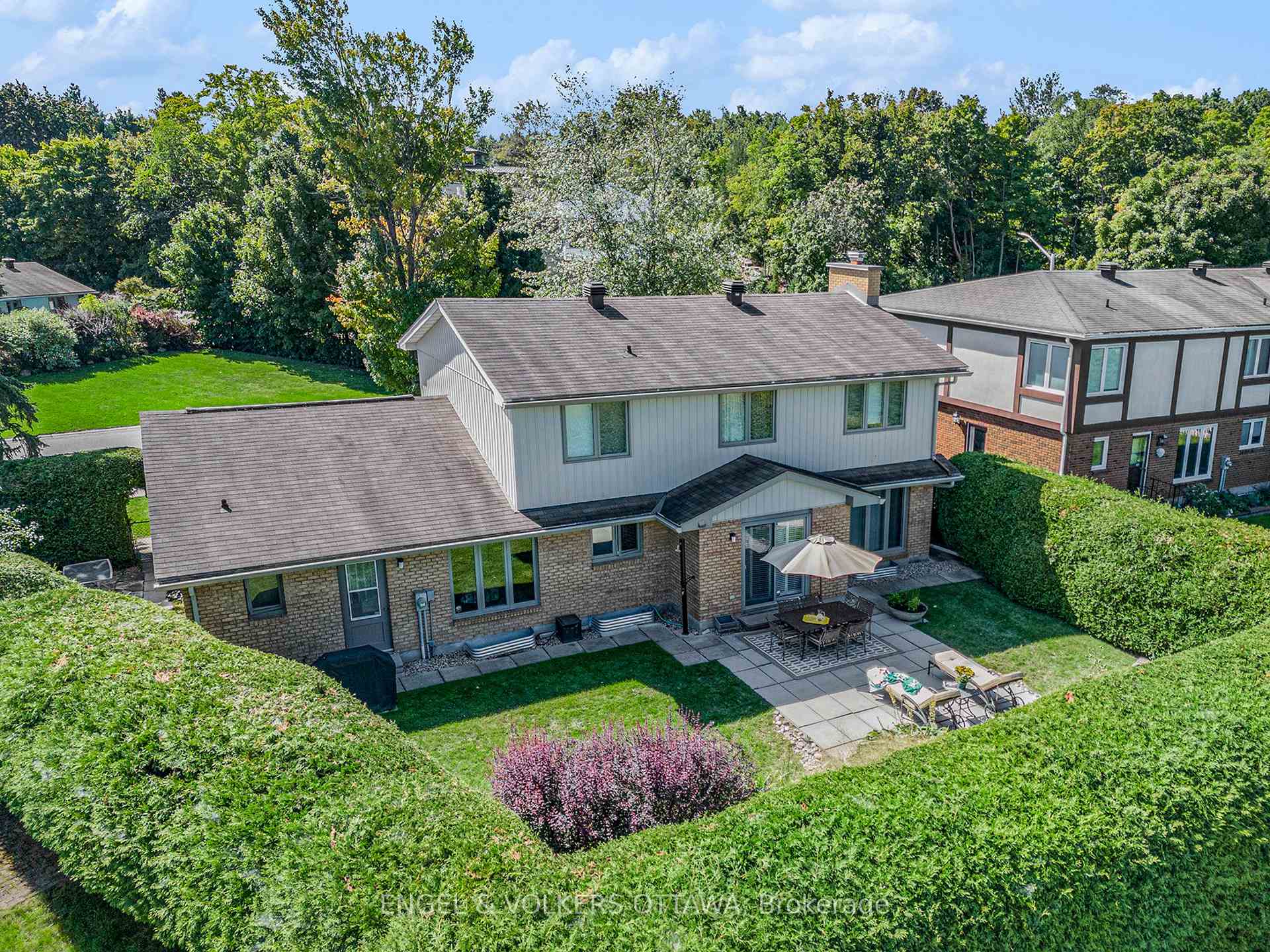 Photo 3 of 1941 Naskapi Drive, Ottawa, Beaconwood — HOMEH