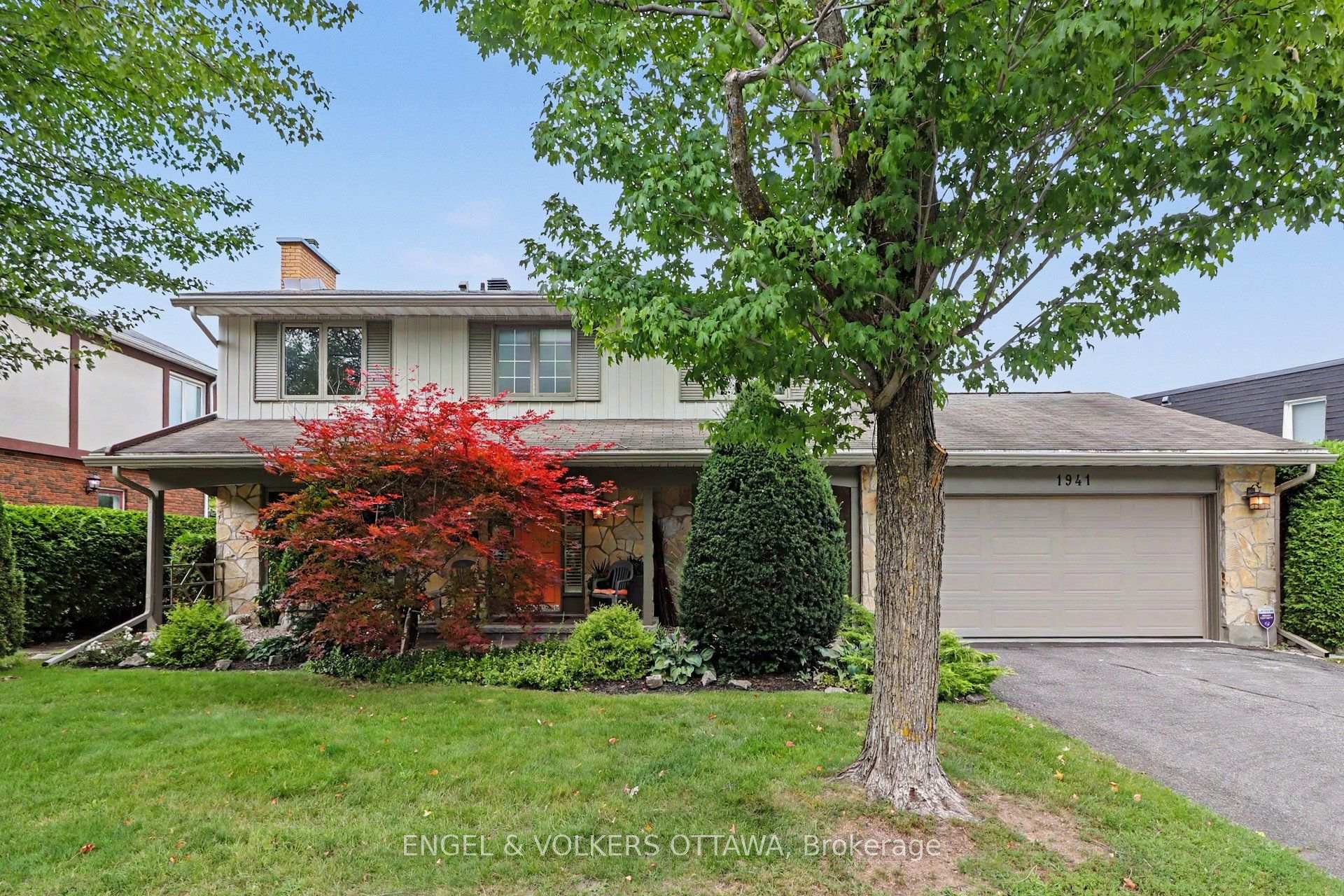 Photo 4 of 1941 Naskapi Drive, Ottawa, Beaconwood — HOMEH