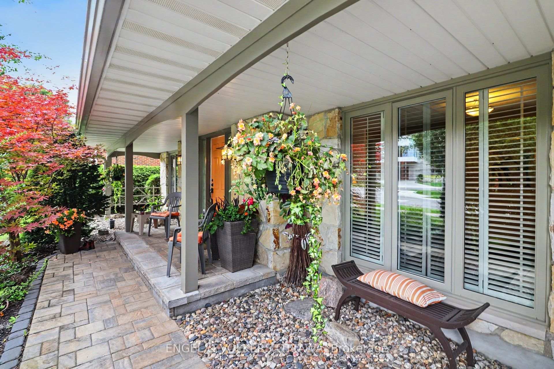 Photo 6 of 1941 Naskapi Drive, Ottawa, Beaconwood — HOMEH