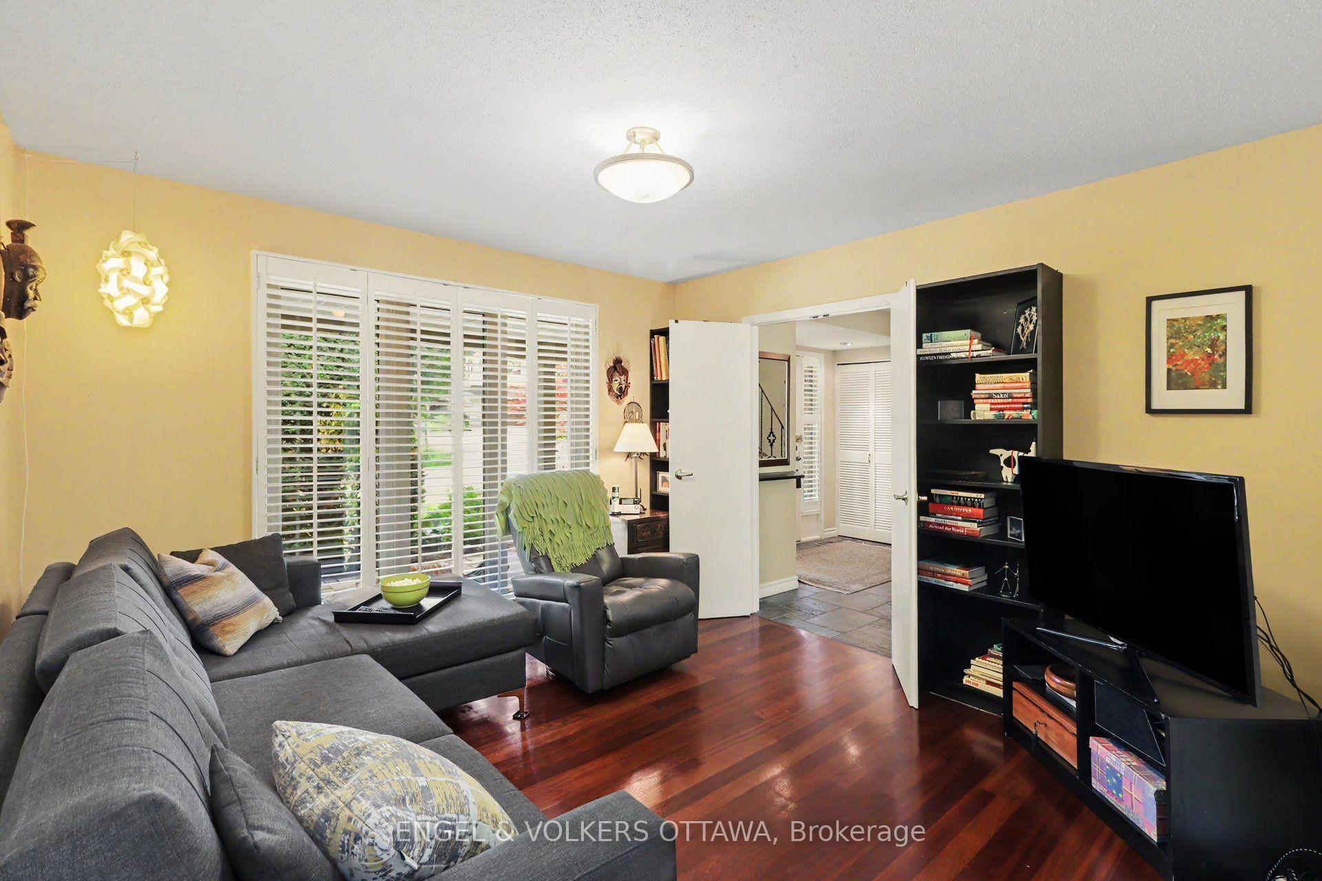 Photo 10 of 1941 Naskapi Drive, Ottawa, Beaconwood — HOMEH