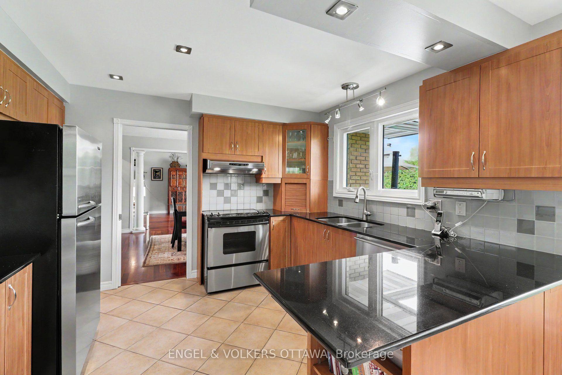 Photo 16 of 1941 Naskapi Drive, Ottawa, Beaconwood — HOMEH