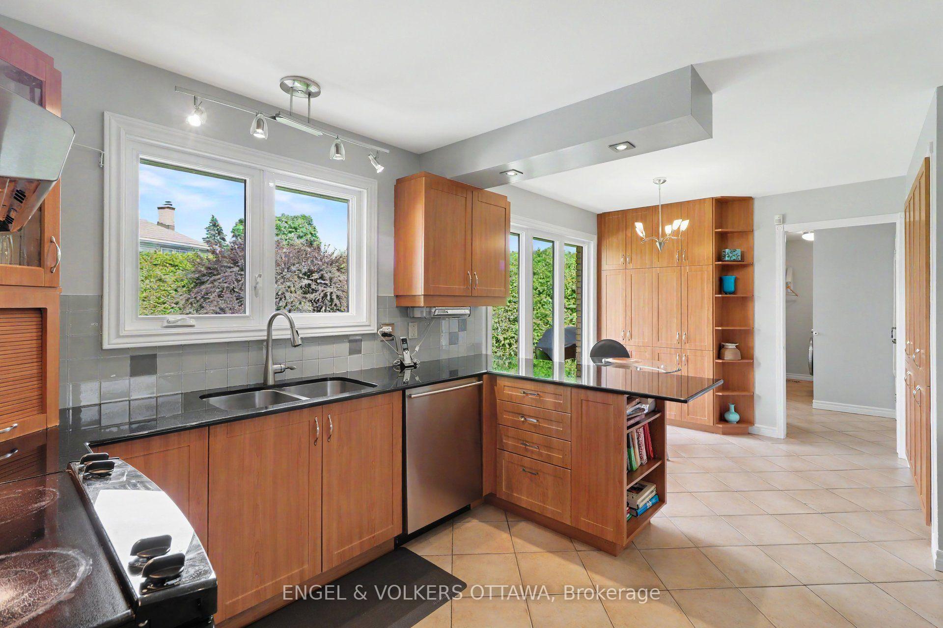 Photo 17 of 1941 Naskapi Drive, Ottawa, Beaconwood — HOMEH