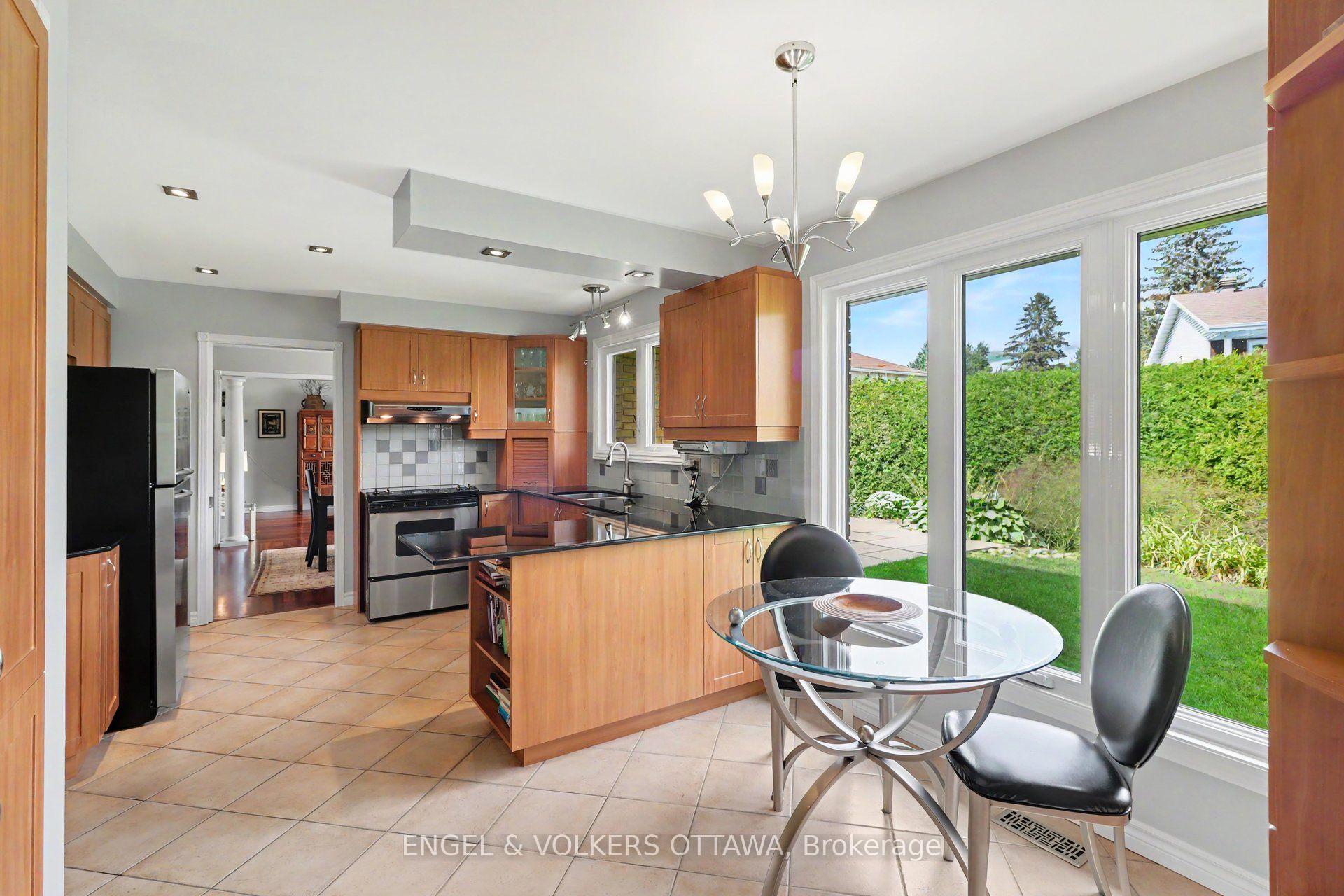 Photo 19 of 1941 Naskapi Drive, Ottawa, Beaconwood — HOMEH