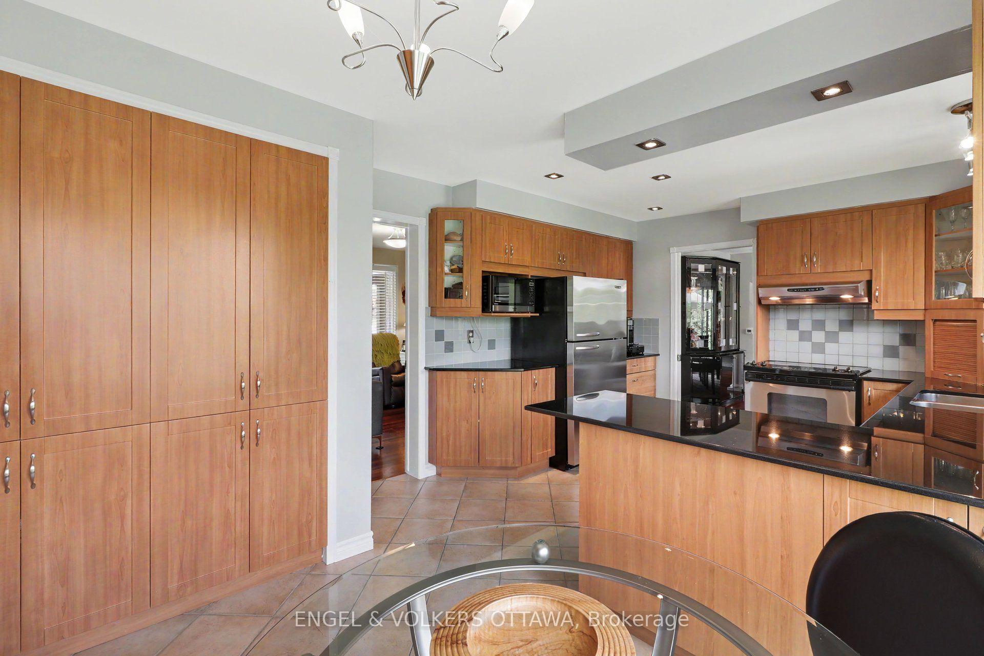 Photo 20 of 1941 Naskapi Drive, Ottawa, Beaconwood — HOMEH