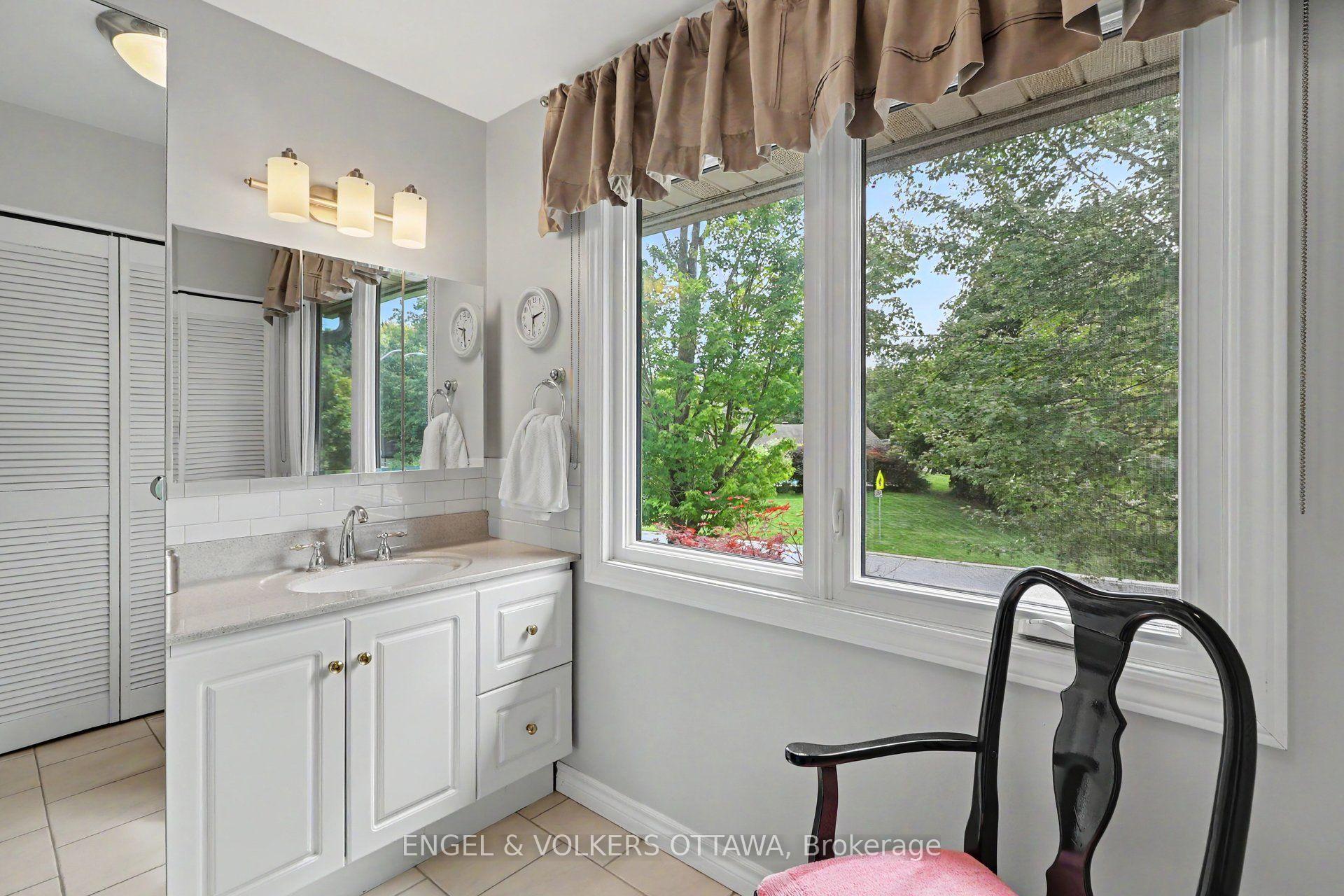 Photo 27 of 1941 Naskapi Drive, Ottawa, Beaconwood — HOMEH