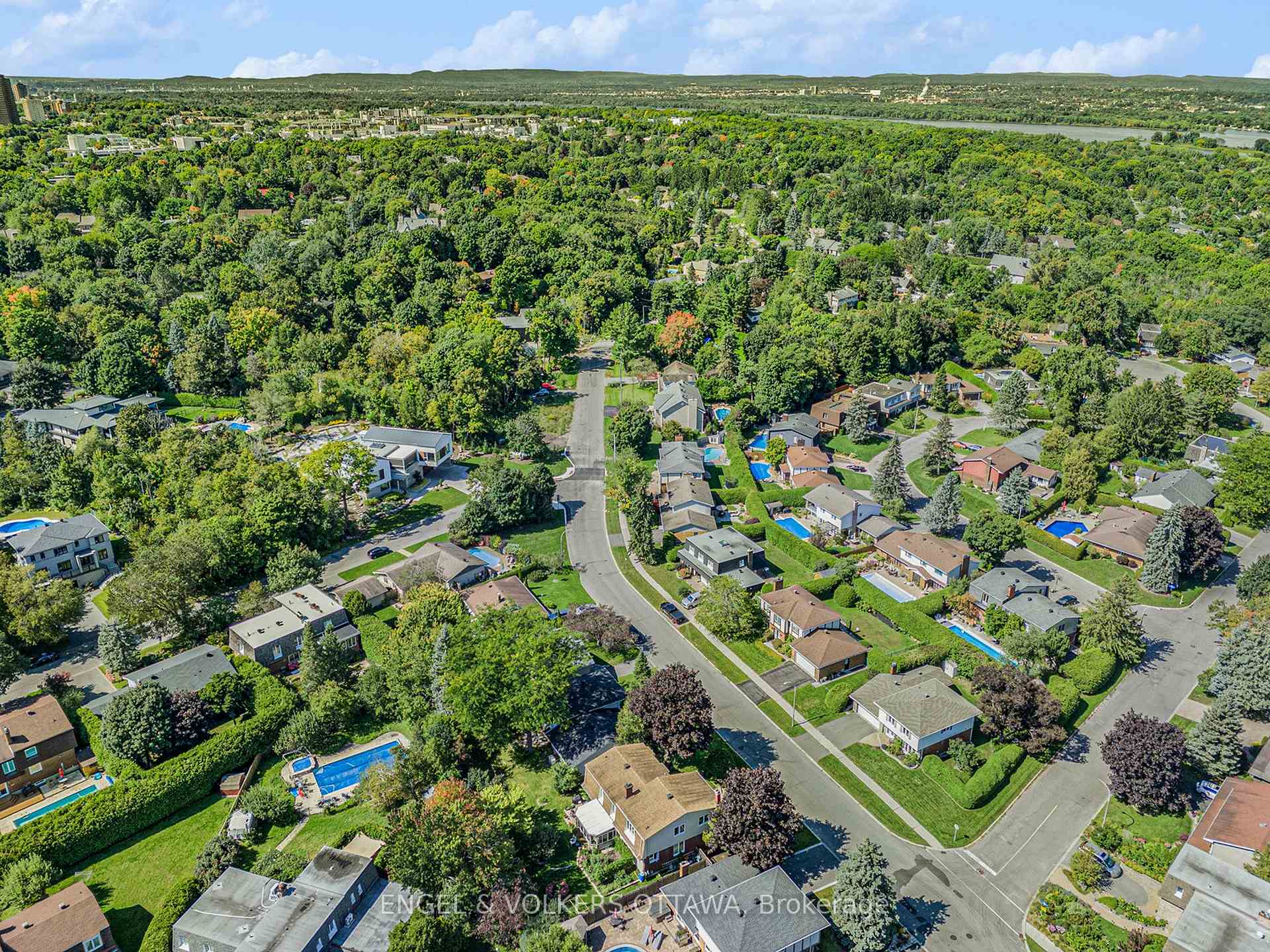 Photo 40 of 1941 Naskapi Drive, Ottawa, Beaconwood — HOMEH