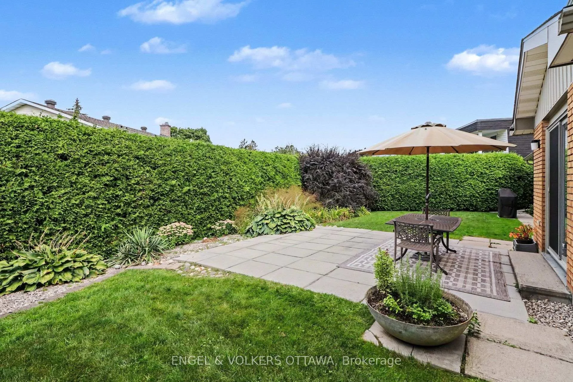 Photo 38 of 1941 Naskapi Drive, Ottawa, Beaconwood — HOMEH