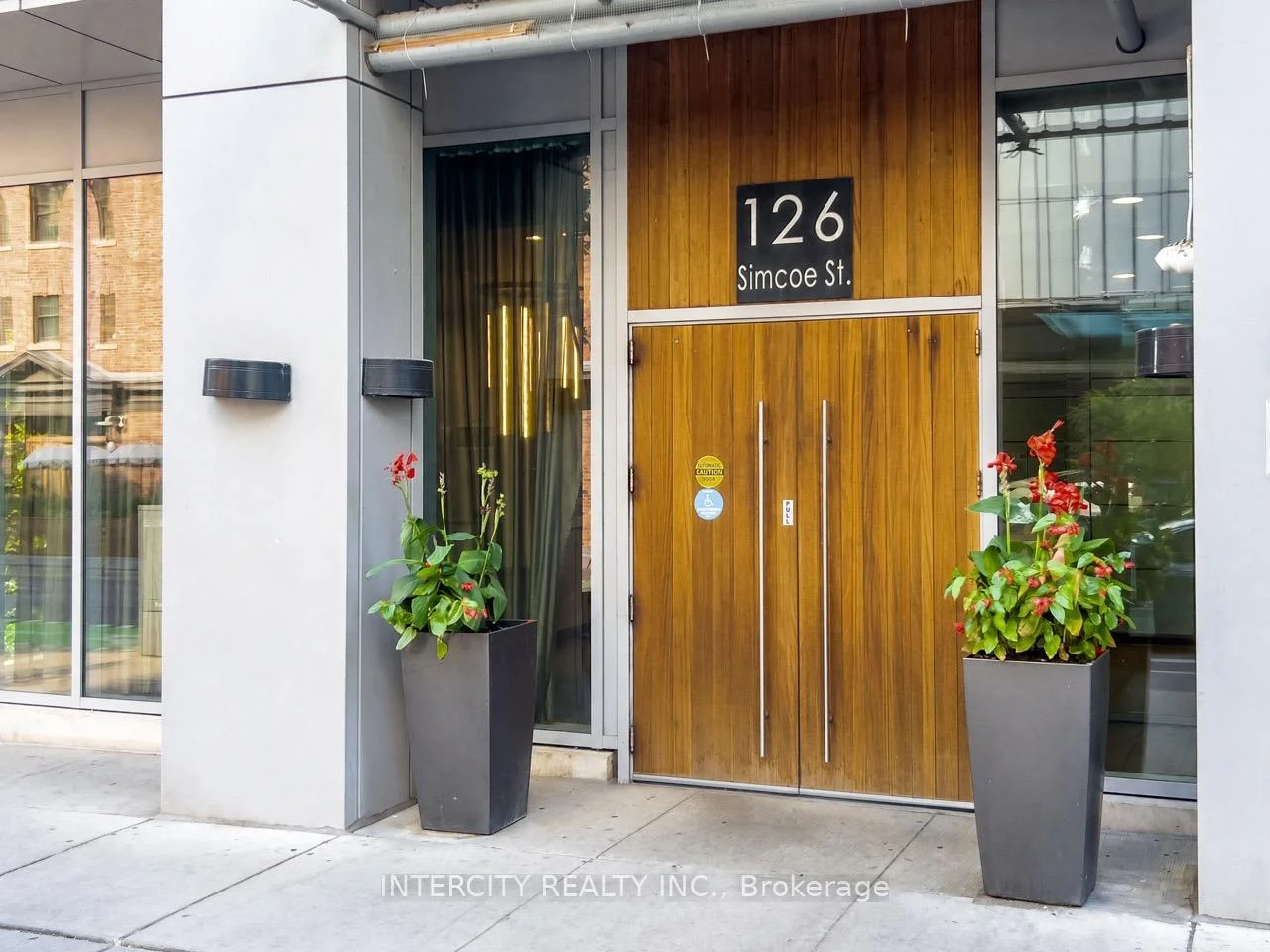 Photo 4 of Unit 2503, 126 Simcoe Street, Toronto, Waterfront Communities — HOMEH