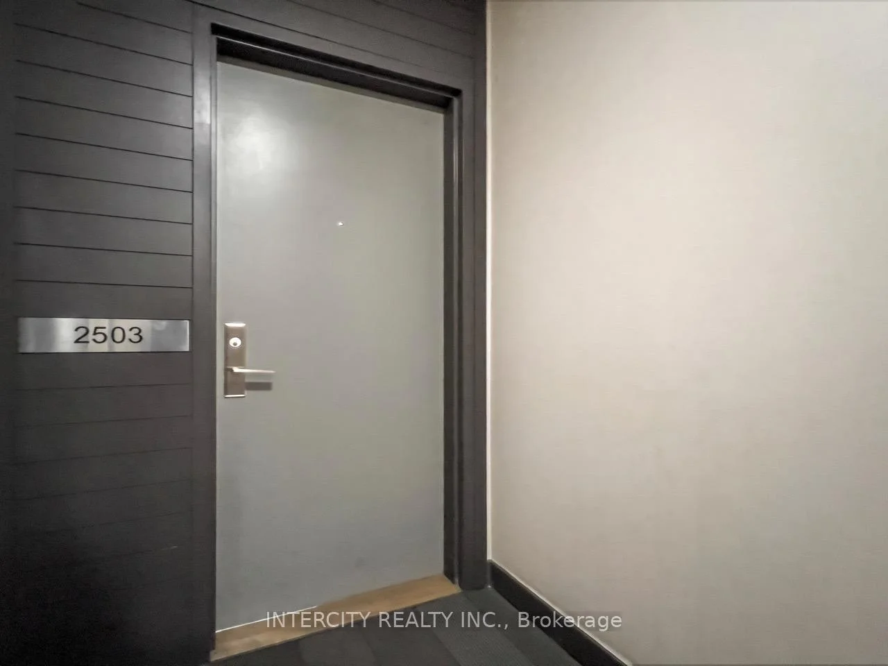 Photo 5 of Unit 2503, 126 Simcoe Street, Toronto, Waterfront Communities — HOMEH