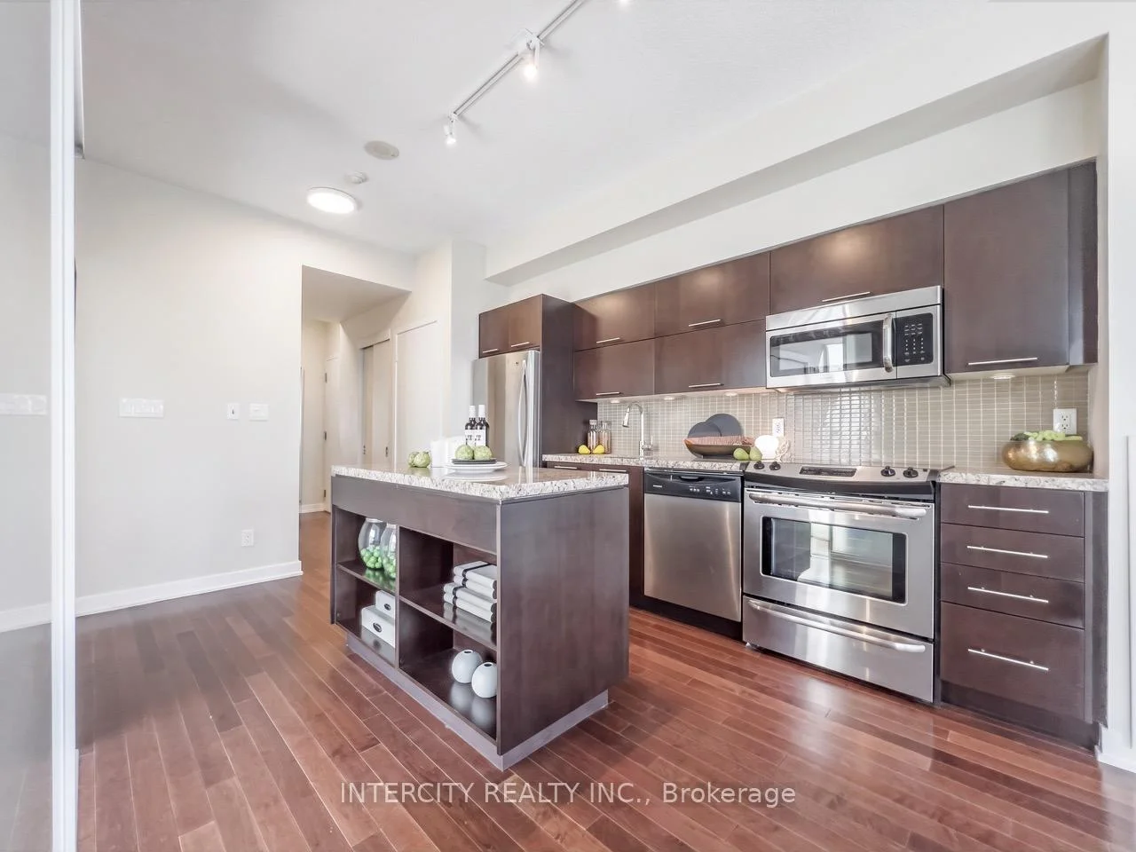 Photo 8 of Unit 2503, 126 Simcoe Street, Toronto, Waterfront Communities — HOMEH