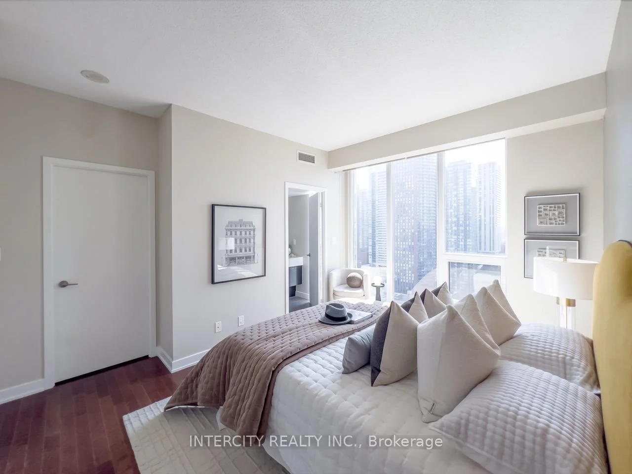 Photo 13 of Unit 2503, 126 Simcoe Street, Toronto, Waterfront Communities — HOMEH