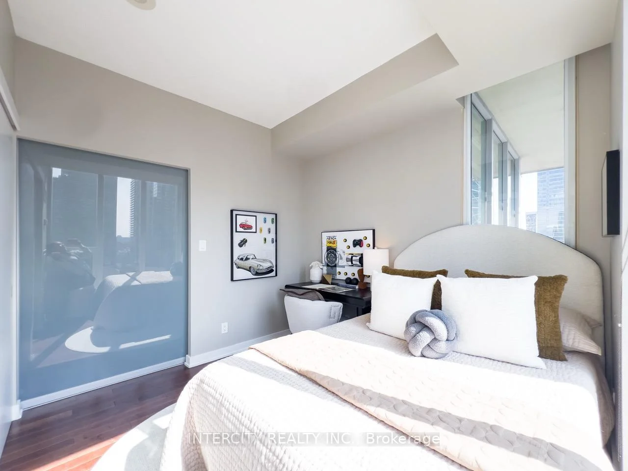 Photo 15 of Unit 2503, 126 Simcoe Street, Toronto, Waterfront Communities — HOMEH