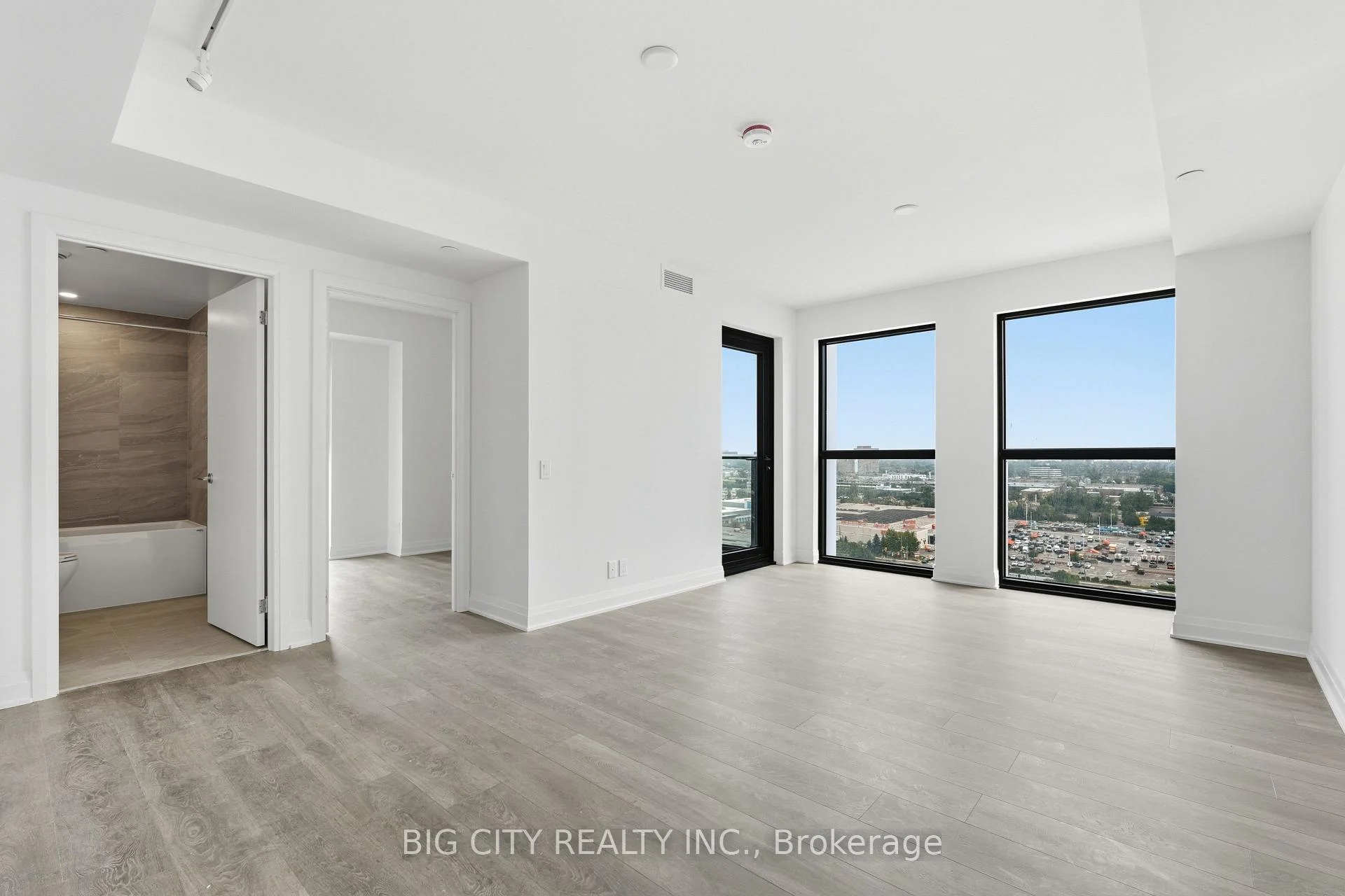 Photo 3 of Unit 1410, 25 Frederick Todd Way, Toronto, Thorncliffe Park — HOMEH