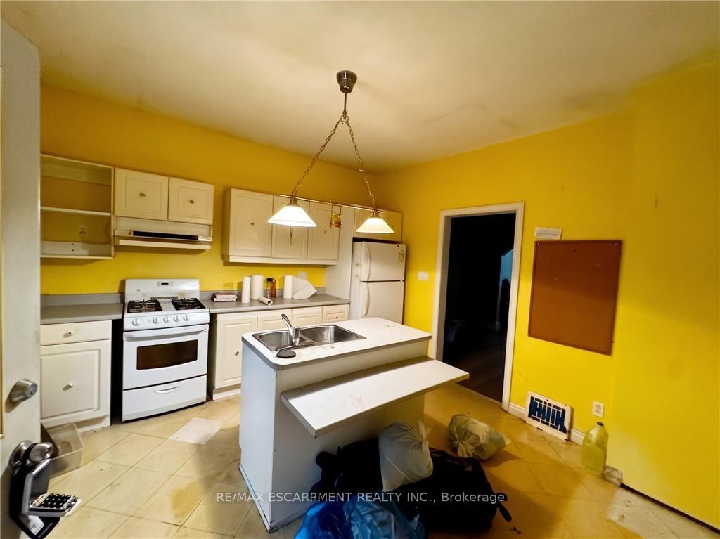 Photo 3 of 28 Brantdale Avenue, Hamilton, Southam — HOMEH