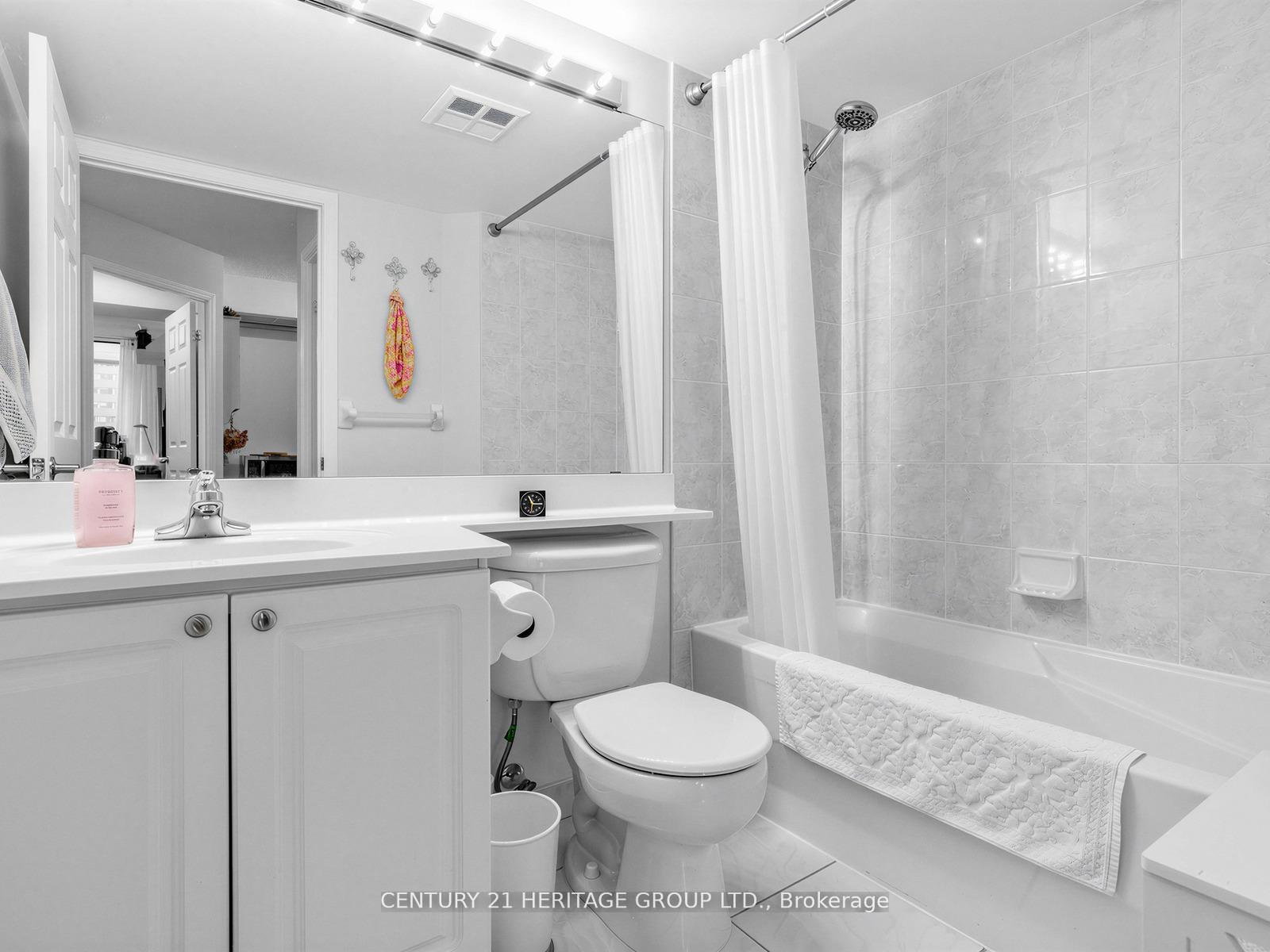 Photo 4 of Unit 815, 155 Beecroft Road, North York, Lansing-Westgate — HOMEH