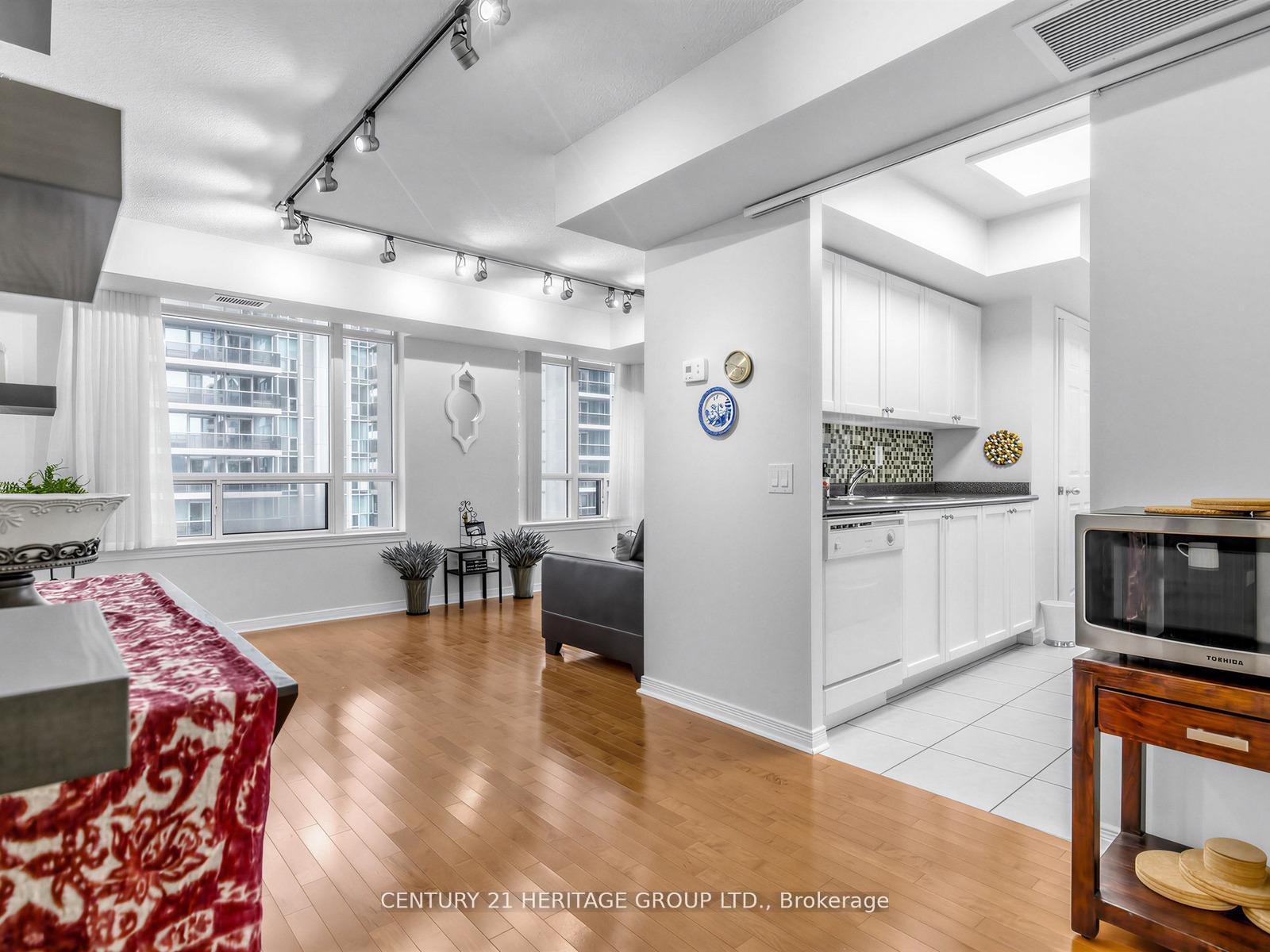 Photo 10 of Unit 815, 155 Beecroft Road, North York, Lansing-Westgate — HOMEH