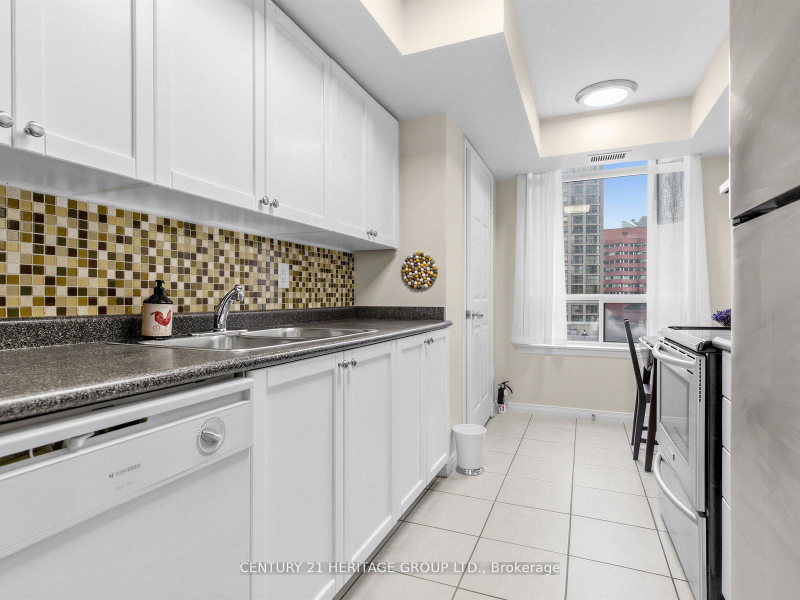 Photo 13 of Unit 815, 155 Beecroft Road, North York, Lansing-Westgate — HOMEH