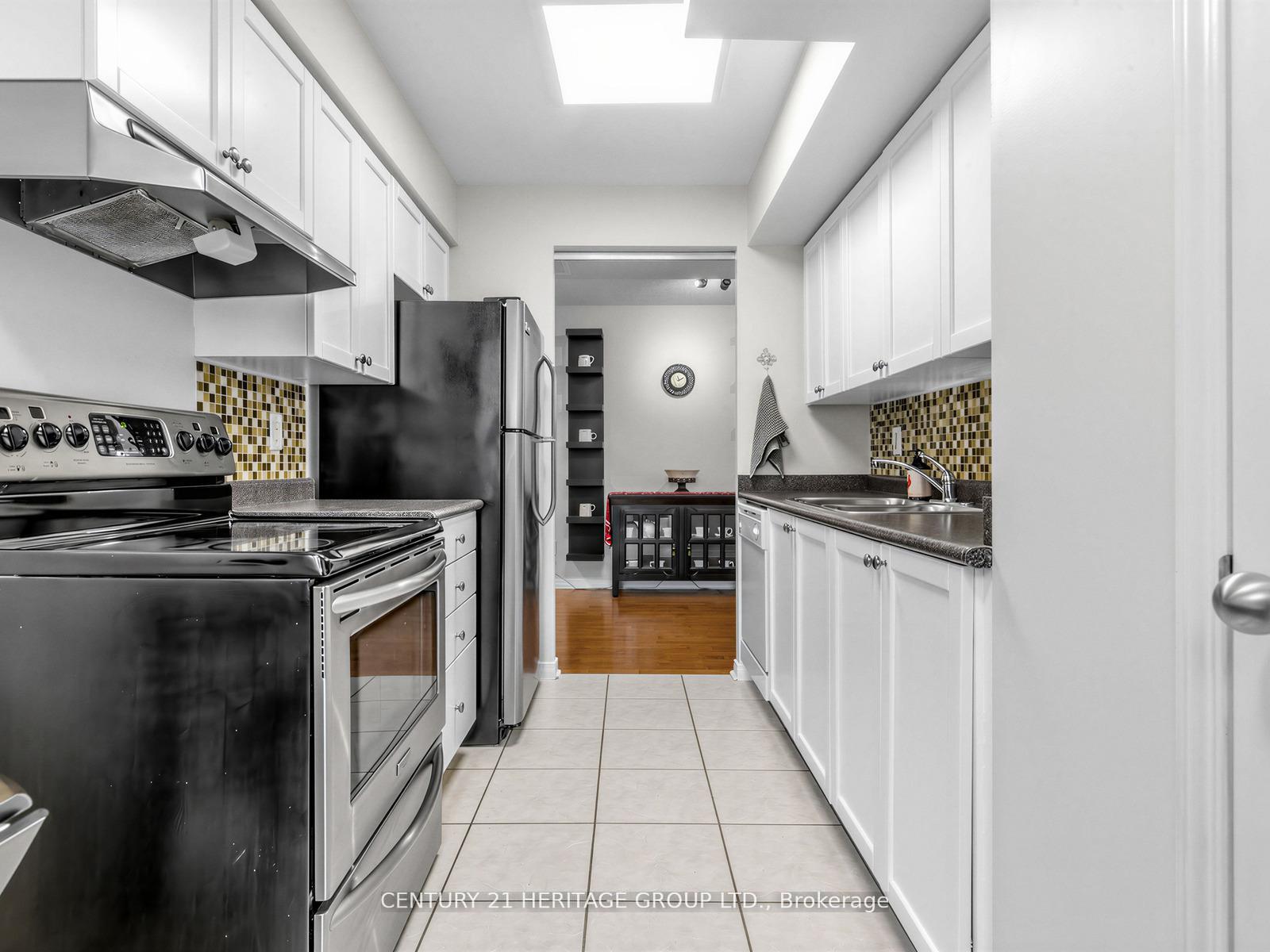 Photo 14 of Unit 815, 155 Beecroft Road, North York, Lansing-Westgate — HOMEH