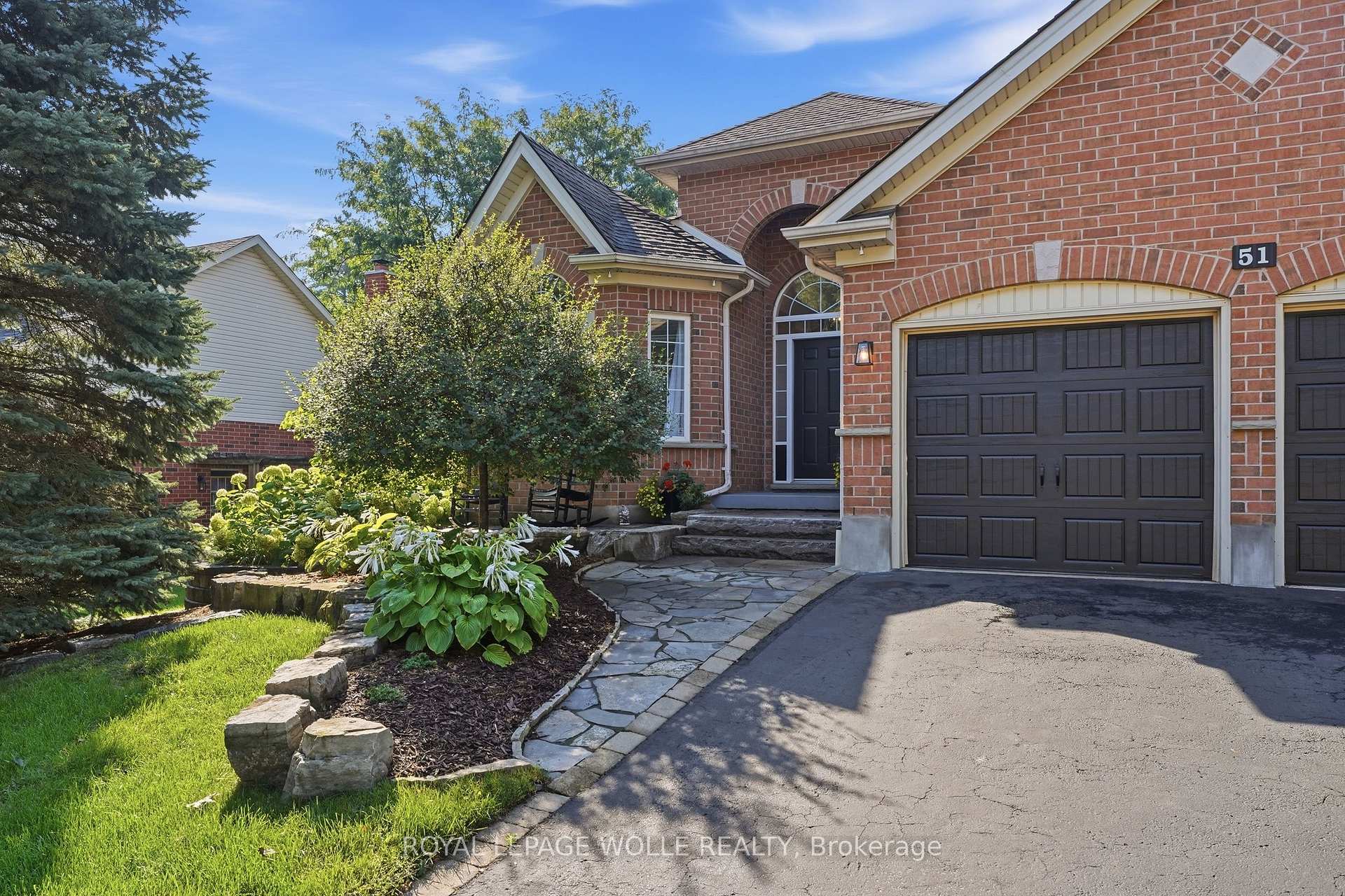 Photo 4 of 51 Autumn Ridge Trail, Kitchener, Doon South — HOMEH