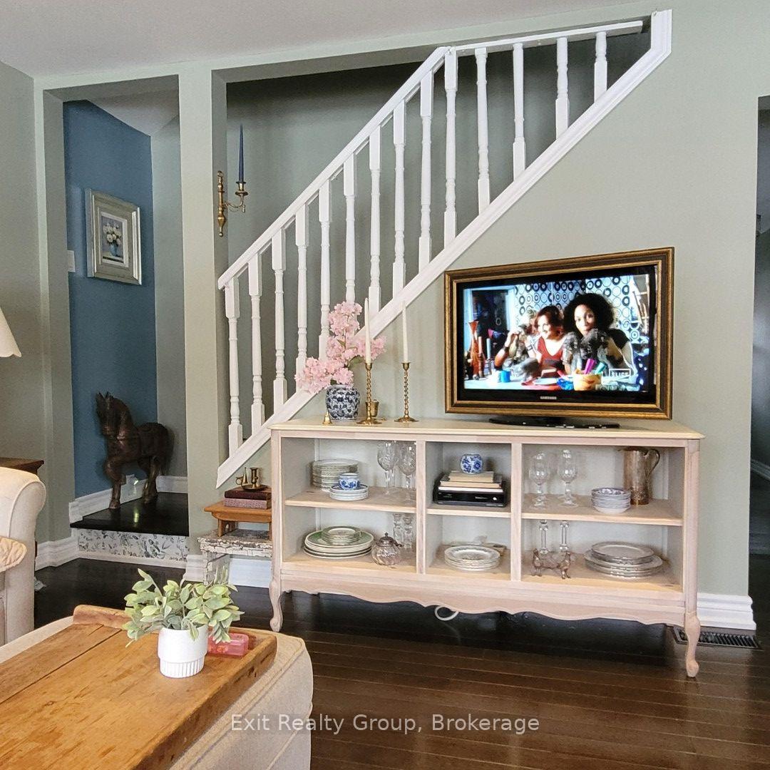 Photo 5 of 100 Arlington Avenue, Oshawa, O'Neill — HOMEH