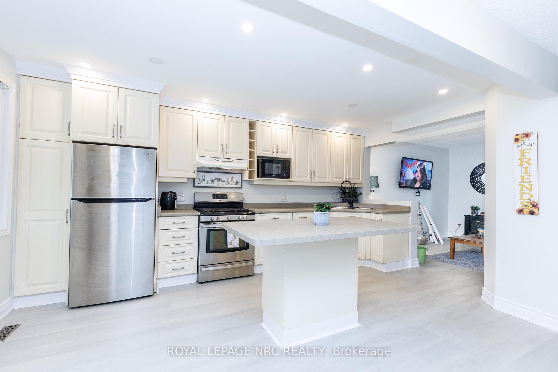 Photo 3 of 6562 Harmony Avenue, Niagara Falls, West Wood — HOMEH