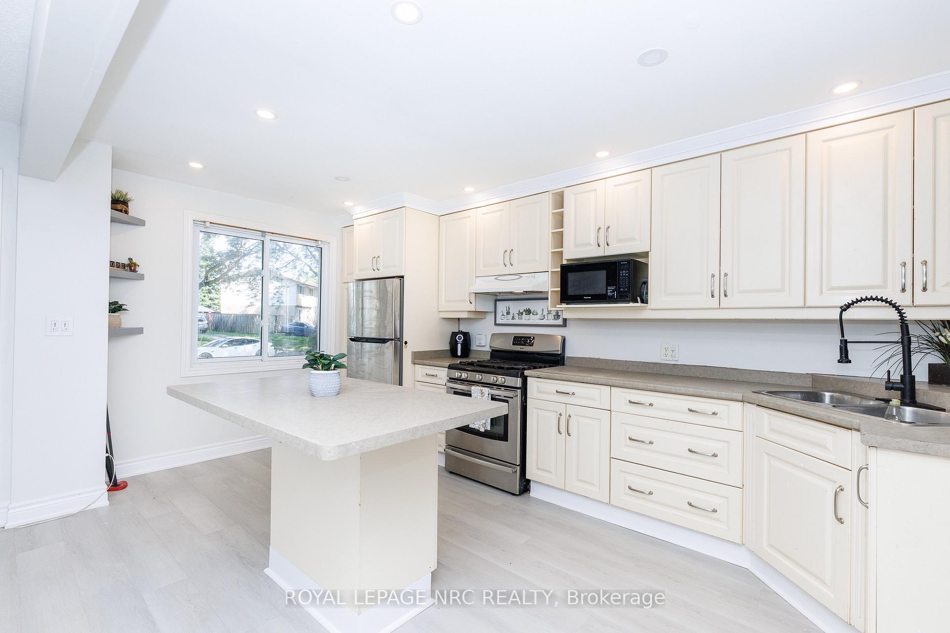 Photo 4 of 6562 Harmony Avenue, Niagara Falls, West Wood — HOMEH