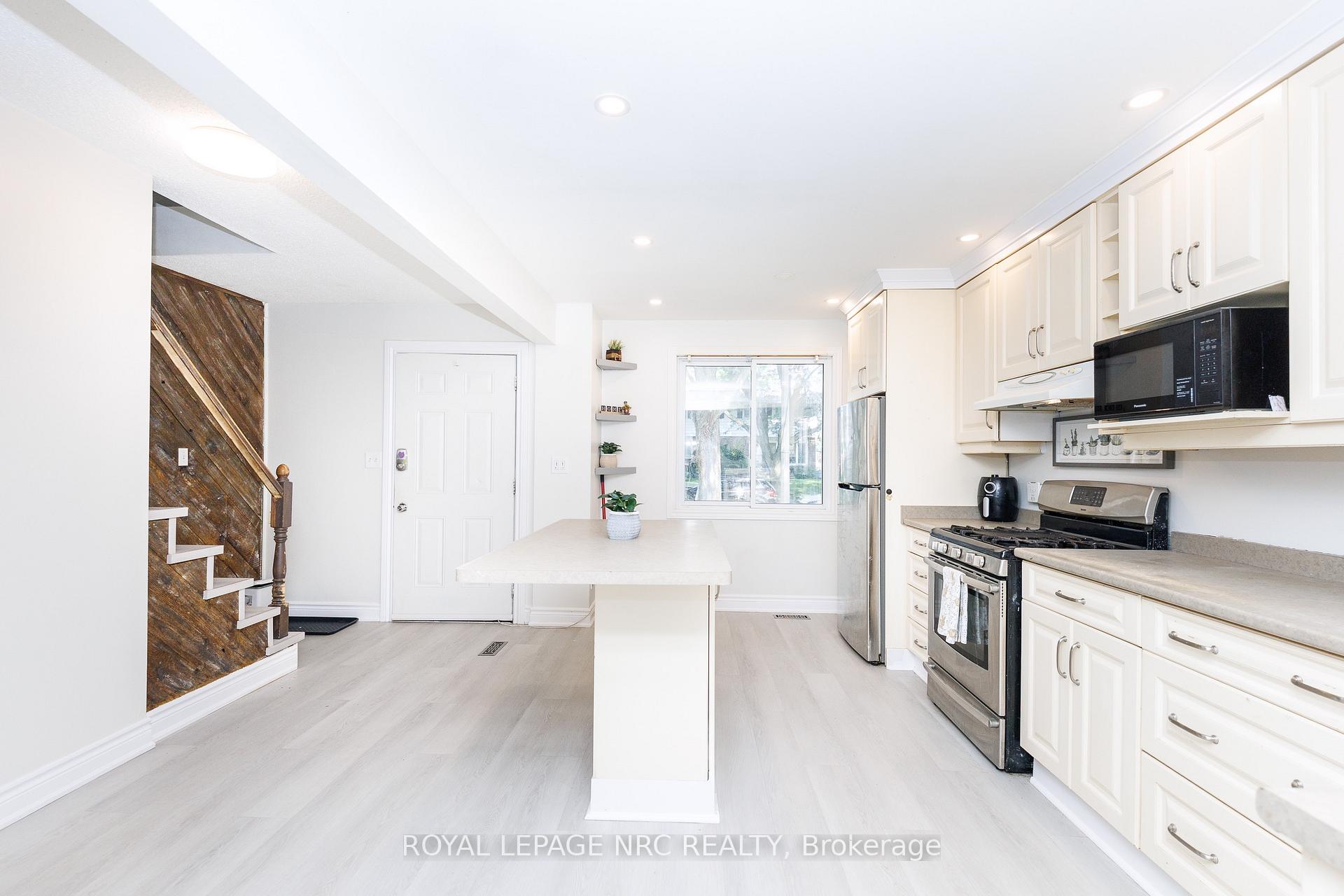 Photo 5 of 6562 Harmony Avenue, Niagara Falls, West Wood — HOMEH