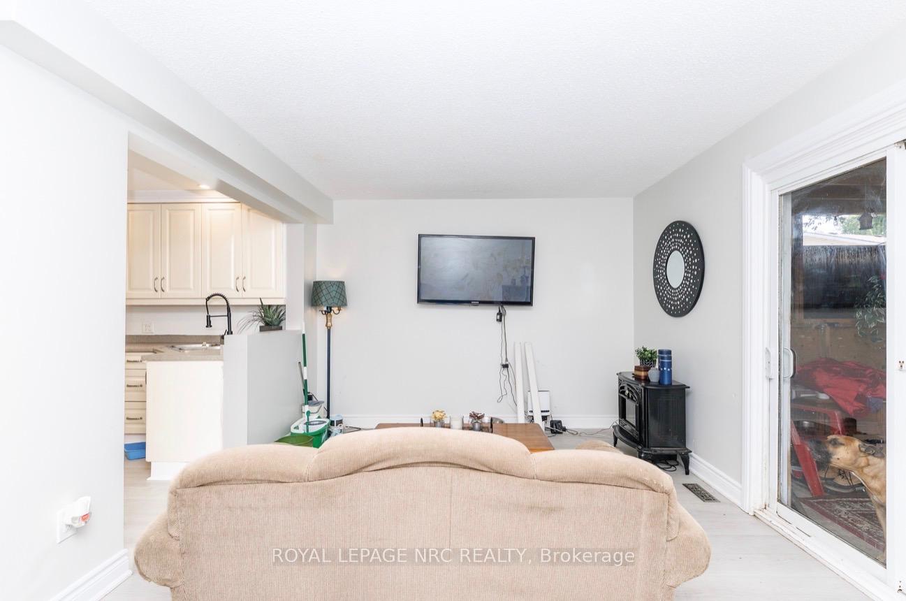 Photo 7 of 6562 Harmony Avenue, Niagara Falls, West Wood — HOMEH