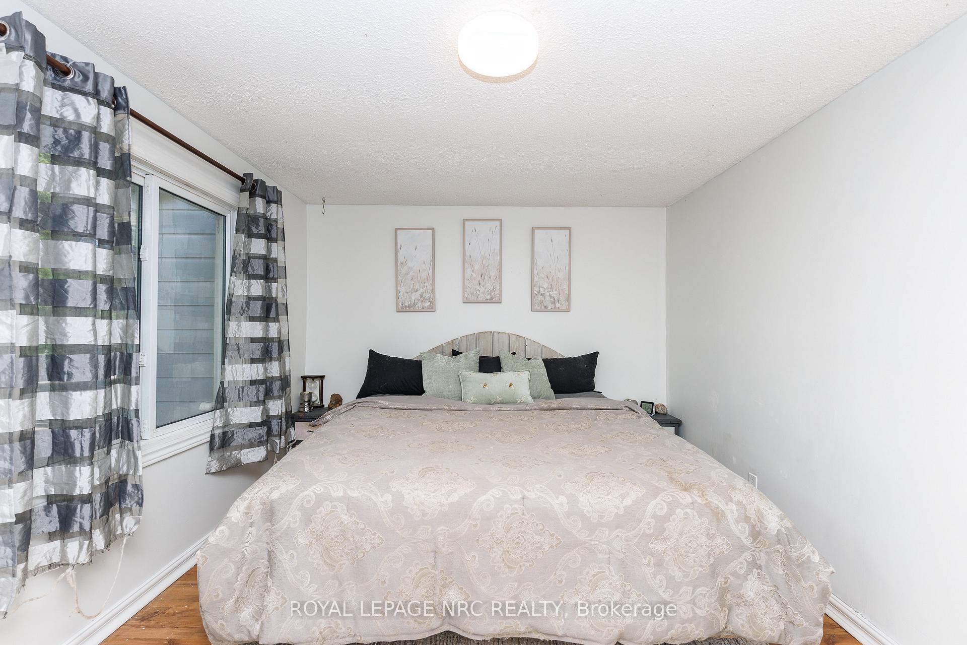 Photo 9 of 6562 Harmony Avenue, Niagara Falls, West Wood — HOMEH