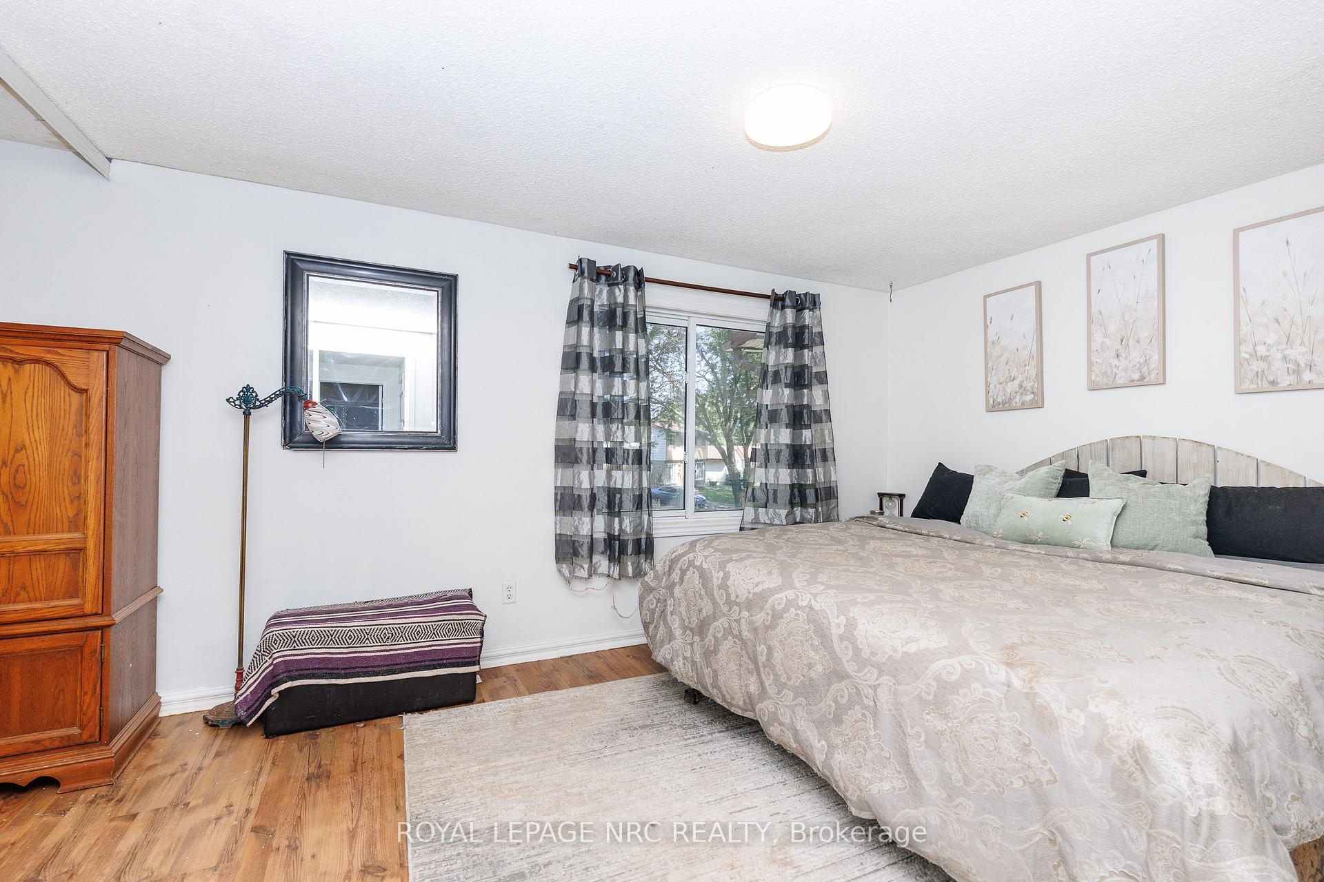 Photo 11 of 6562 Harmony Avenue, Niagara Falls, West Wood — HOMEH