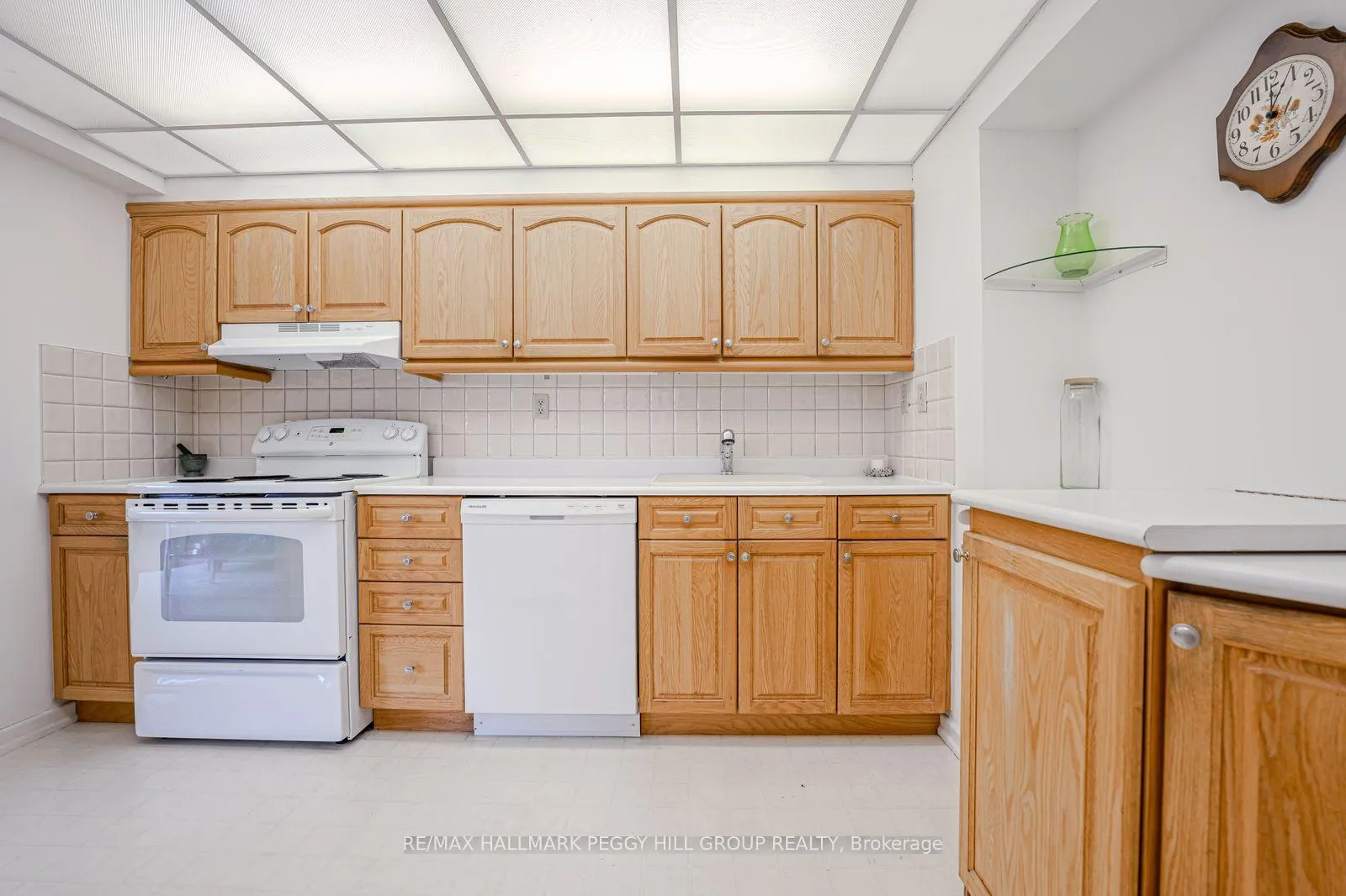 Photo 5 of Unit 206, 181 Collier Street, Barrie, North Shore — HOMEH