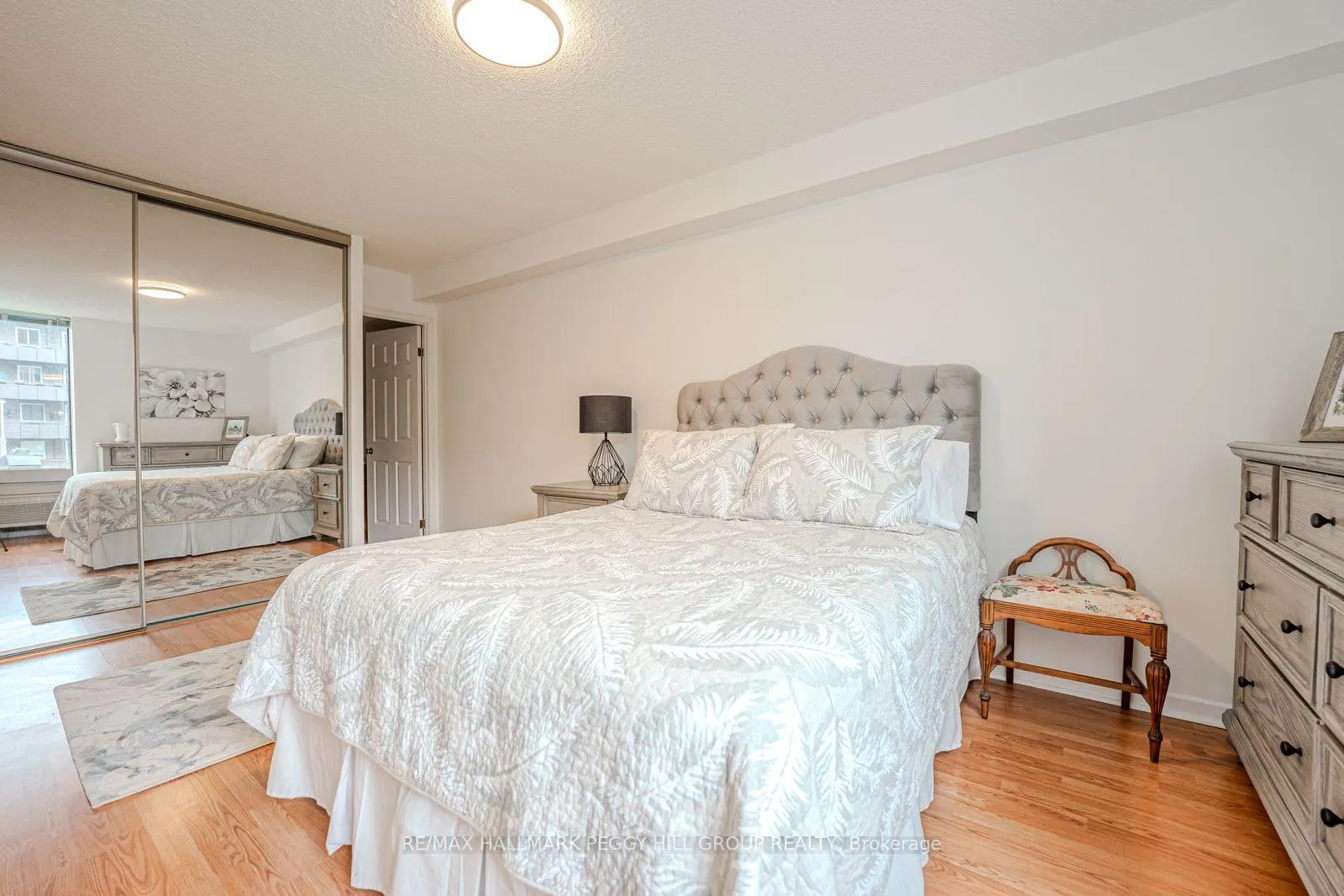 Photo 8 of Unit 206, 181 Collier Street, Barrie, North Shore — HOMEH