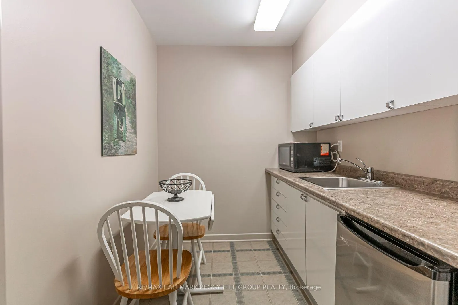 Photo 16 of Unit 206, 181 Collier Street, Barrie, North Shore — HOMEH