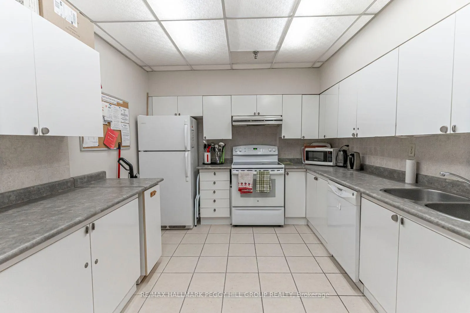 Photo 18 of Unit 206, 181 Collier Street, Barrie, North Shore — HOMEH
