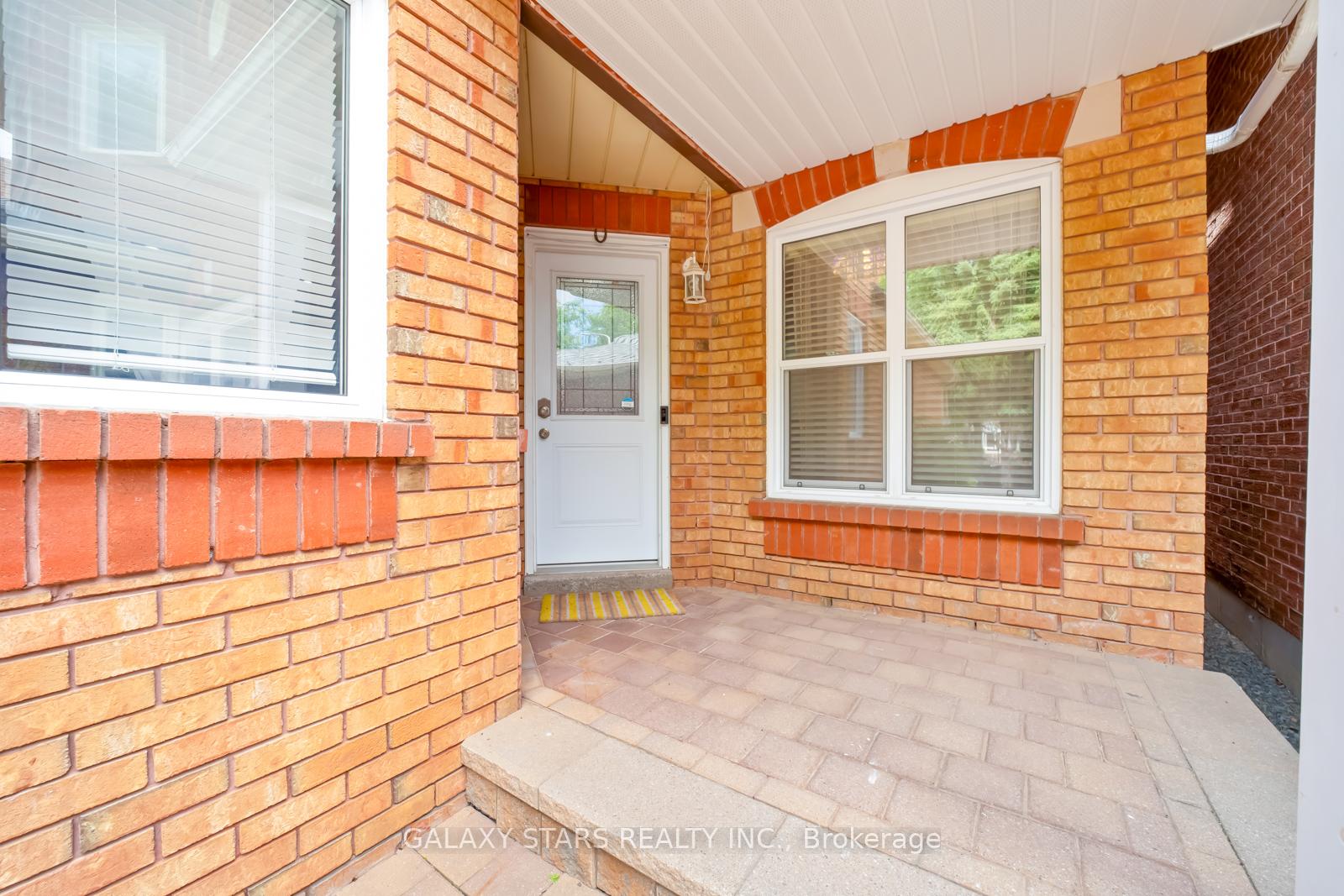 Photo 5 of 25 Fieldnest Crescent, Whitby, Rolling Acres — HOMEH
