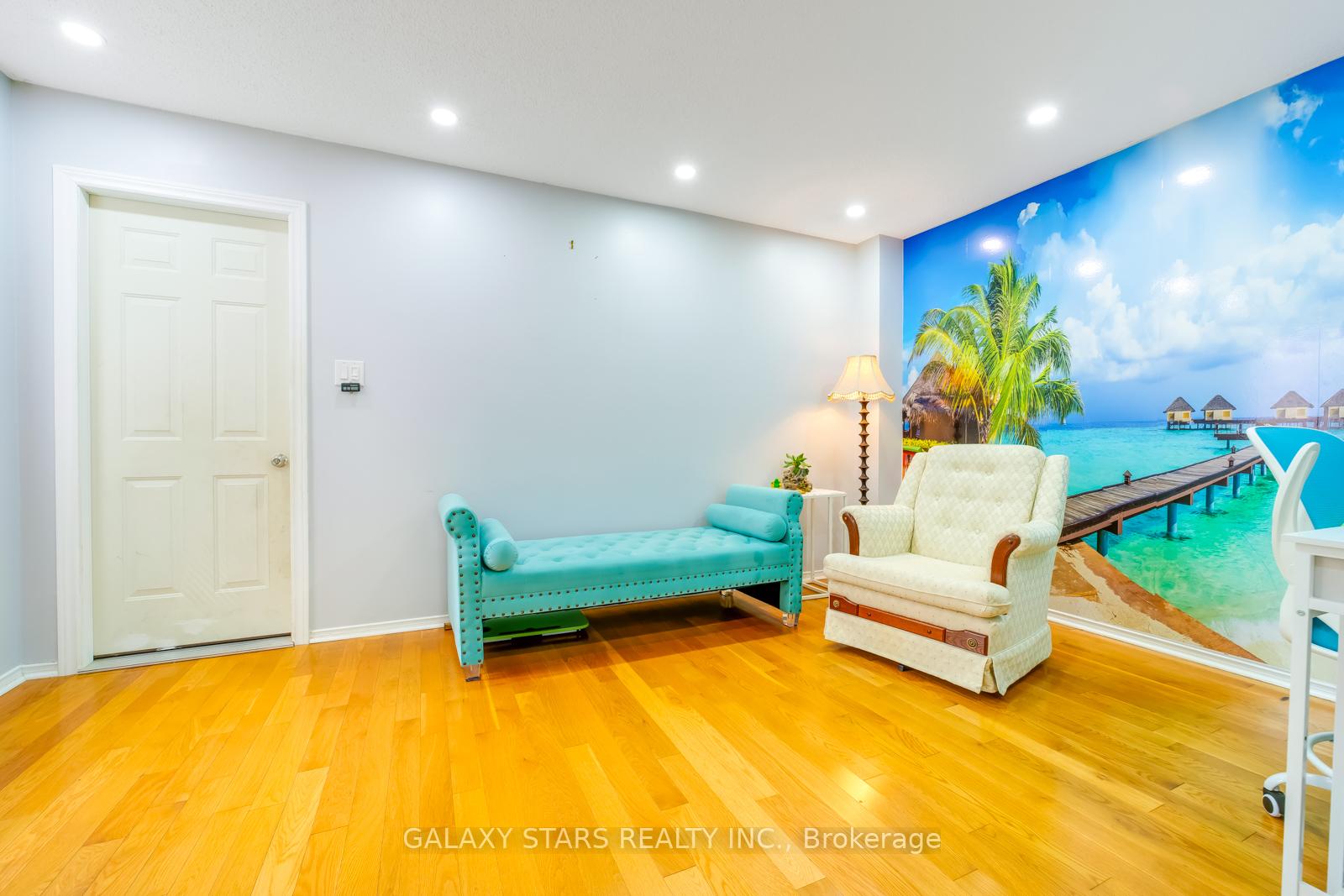 Photo 8 of 25 Fieldnest Crescent, Whitby, Rolling Acres — HOMEH