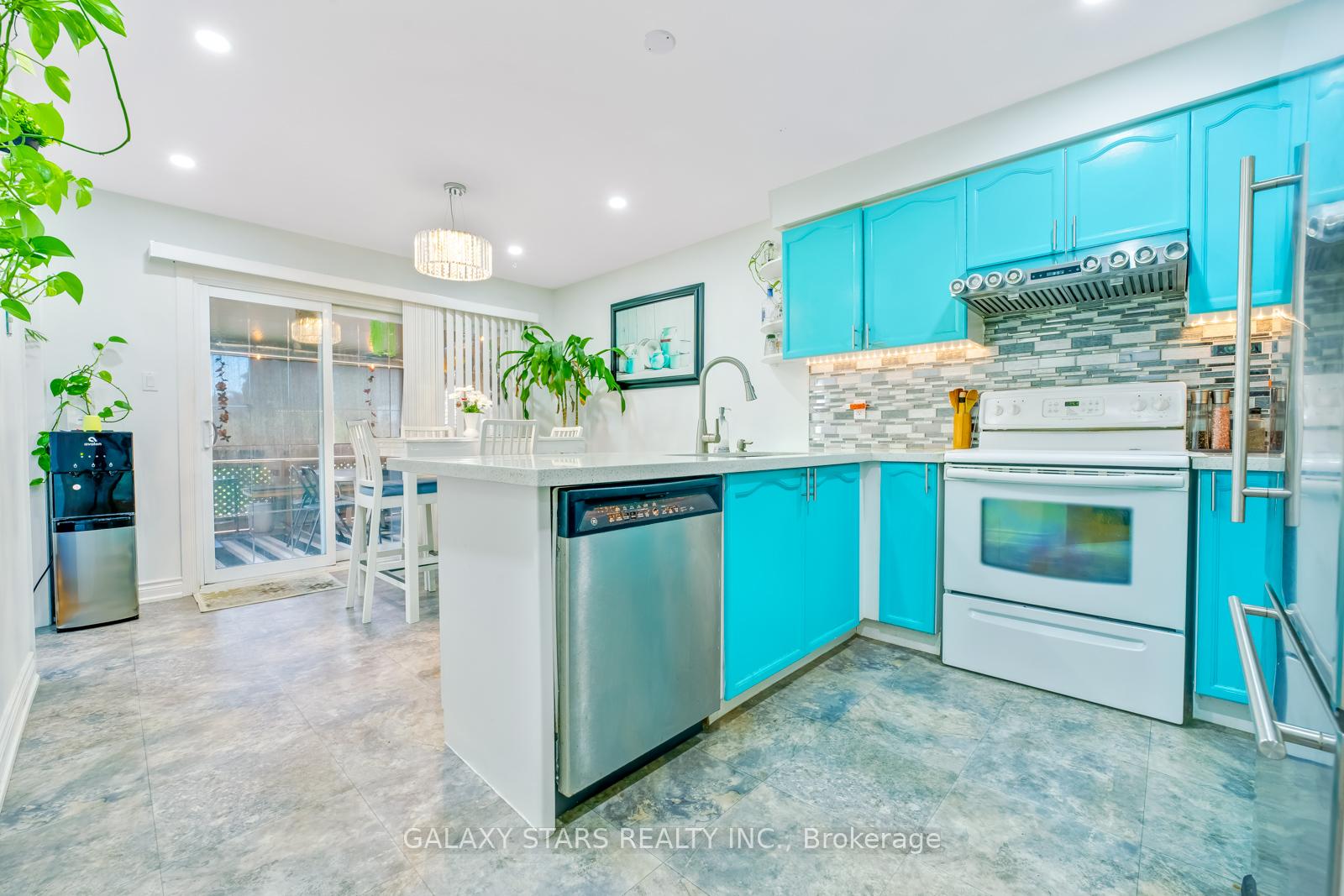 Photo 11 of 25 Fieldnest Crescent, Whitby, Rolling Acres — HOMEH