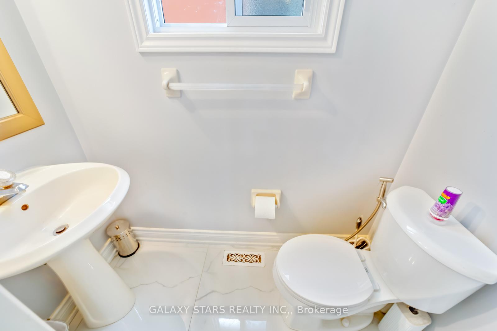 Photo 17 of 25 Fieldnest Crescent, Whitby, Rolling Acres — HOMEH